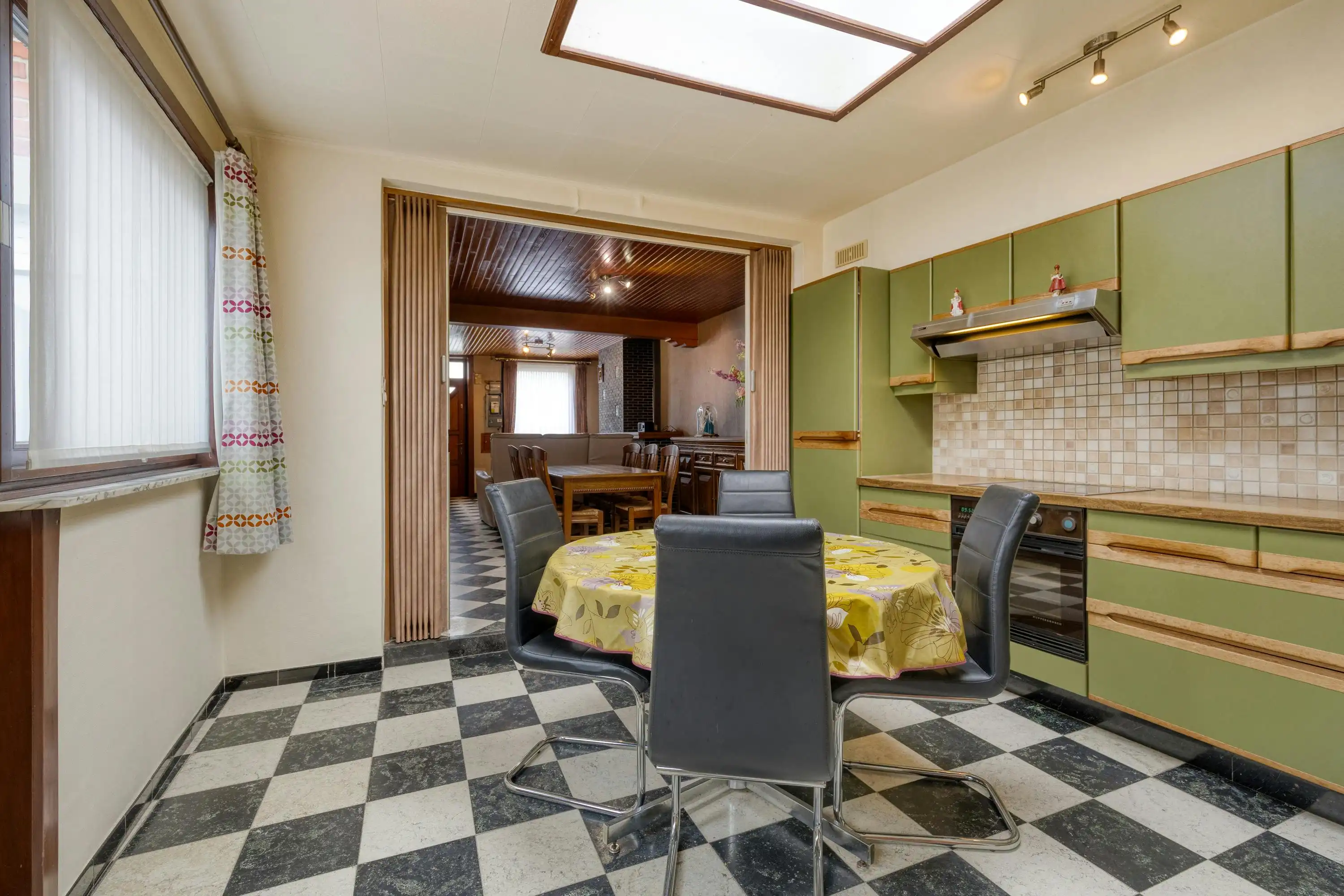 Huis te koop in Woesten met 3 kamers, garage en tuin foto 10