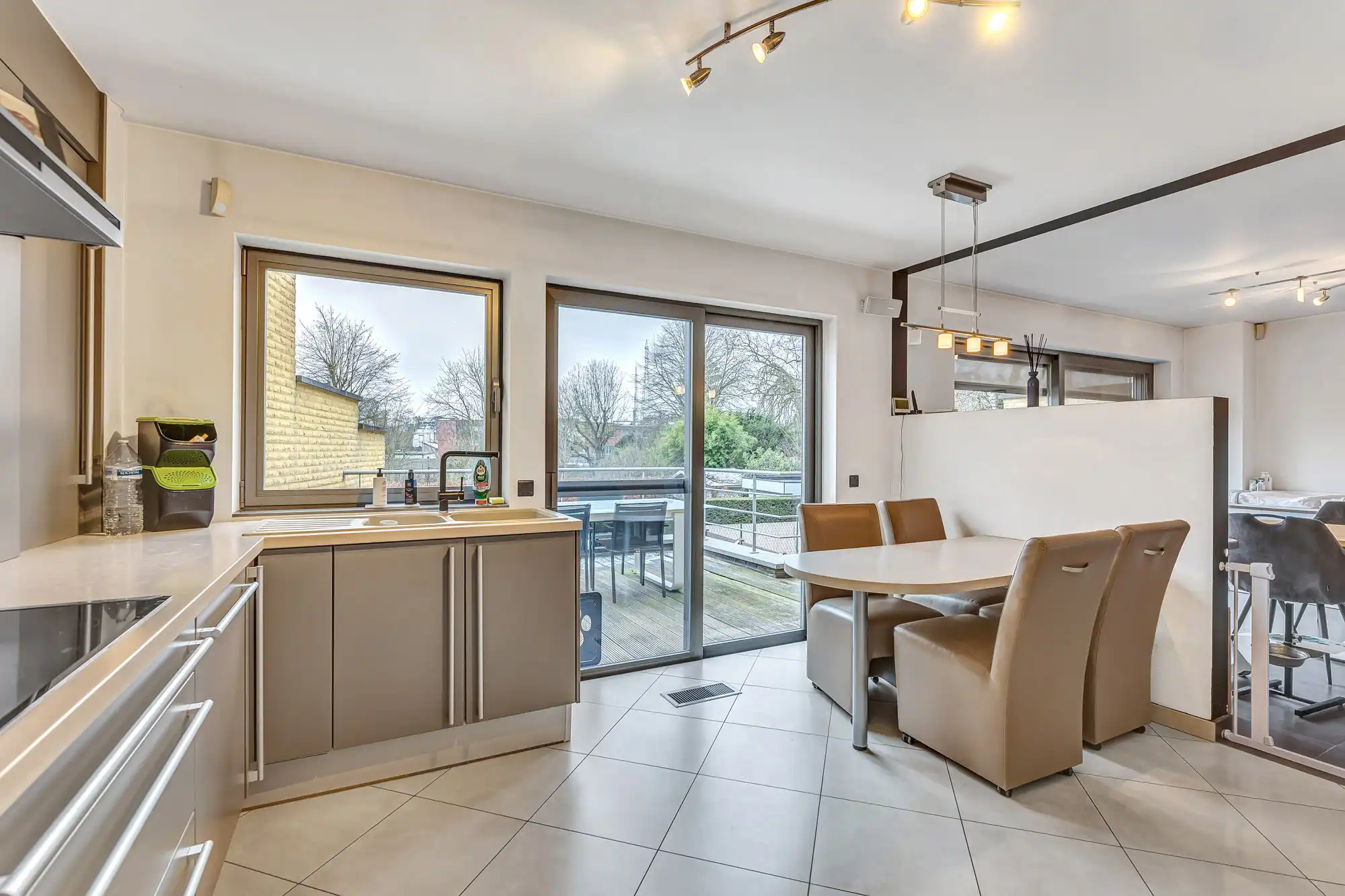 Woonst met 4 slpks en verwarmd zwembad in Erembodegem foto 6