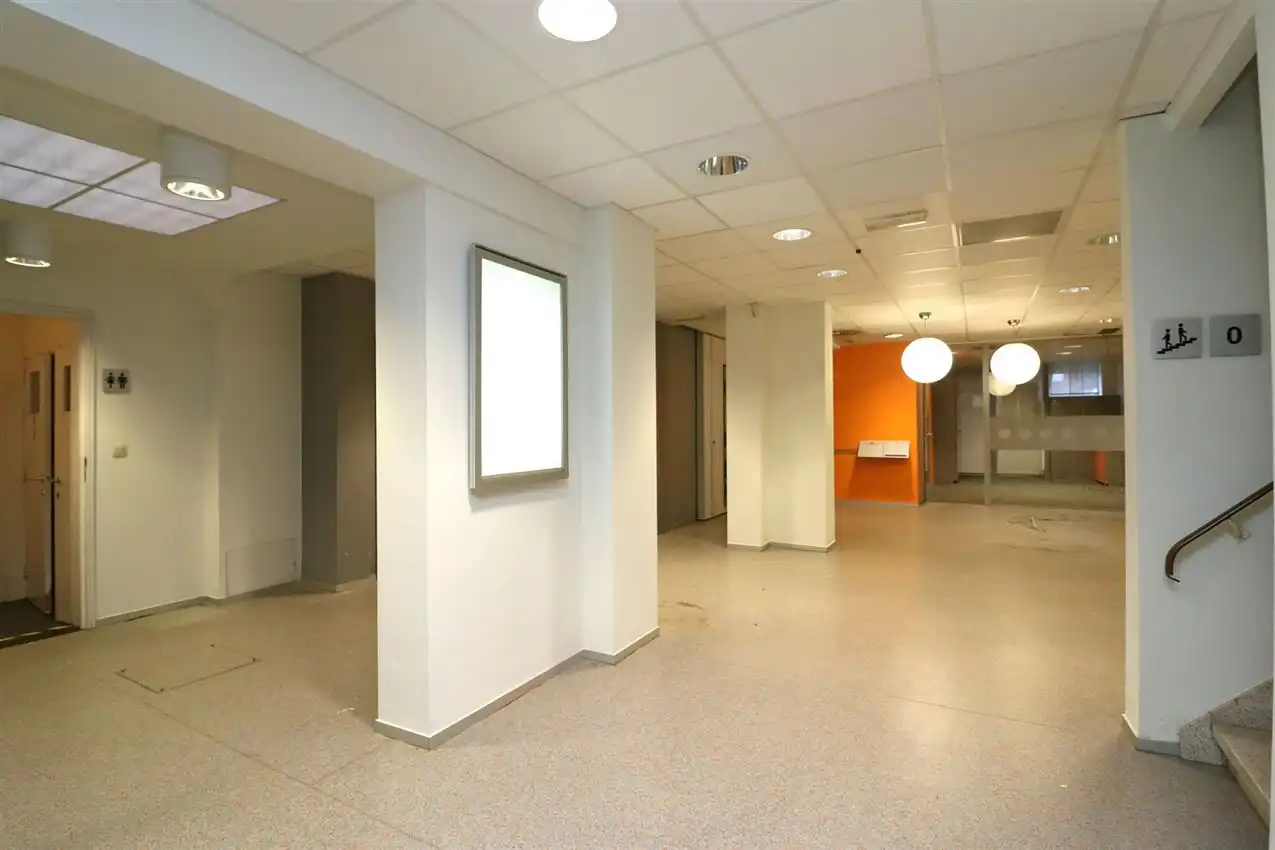 Opbrengsteigendom (handel & 4 app) op toplocatie foto 6