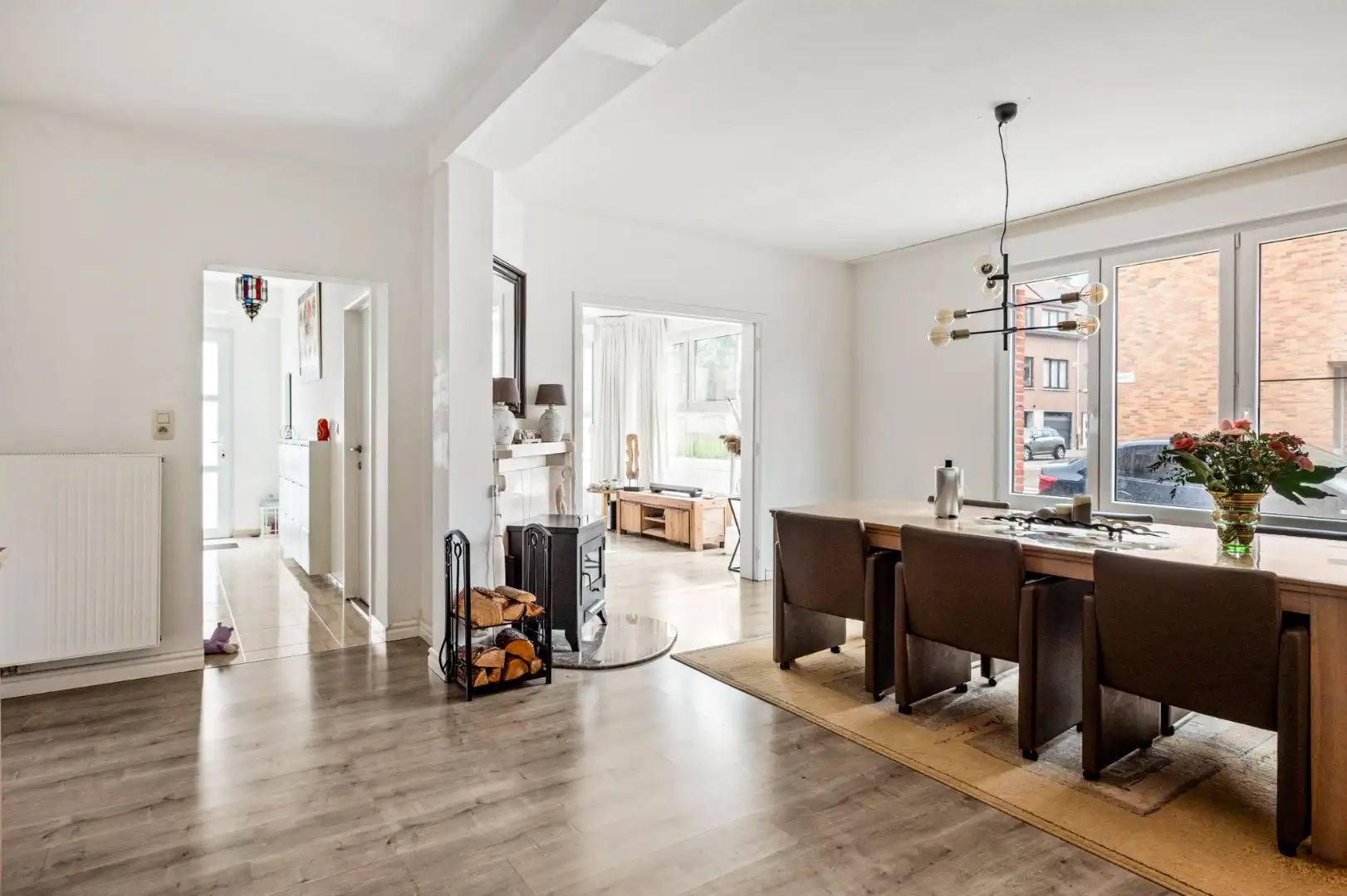 Instapklare woning met 5 slaapkamers en ruime garage op centrale ligging foto 3