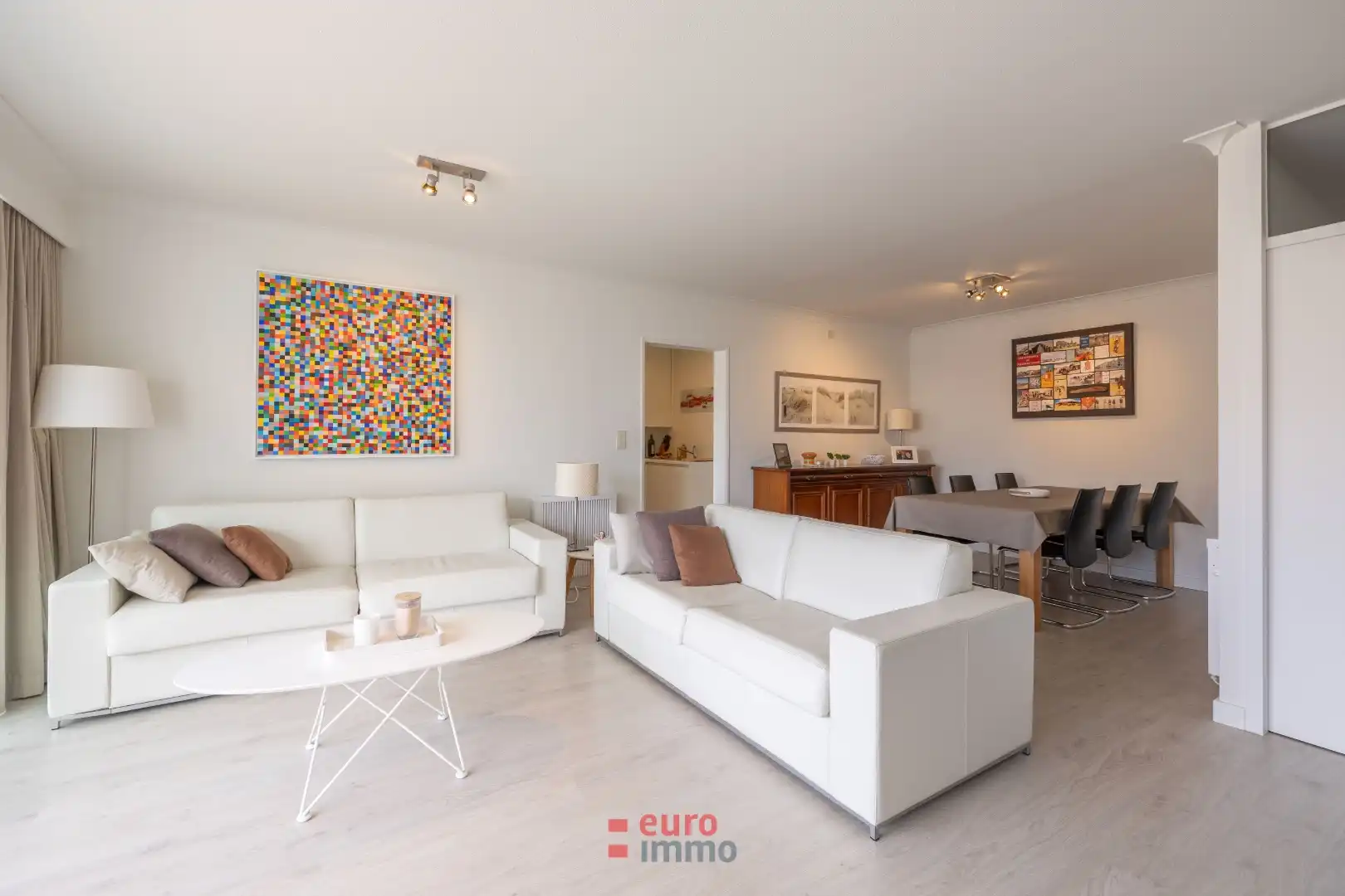 Mooi gerenoveerd en lichtrijk appartement op centrale ligging in Nieuwpoort foto 3