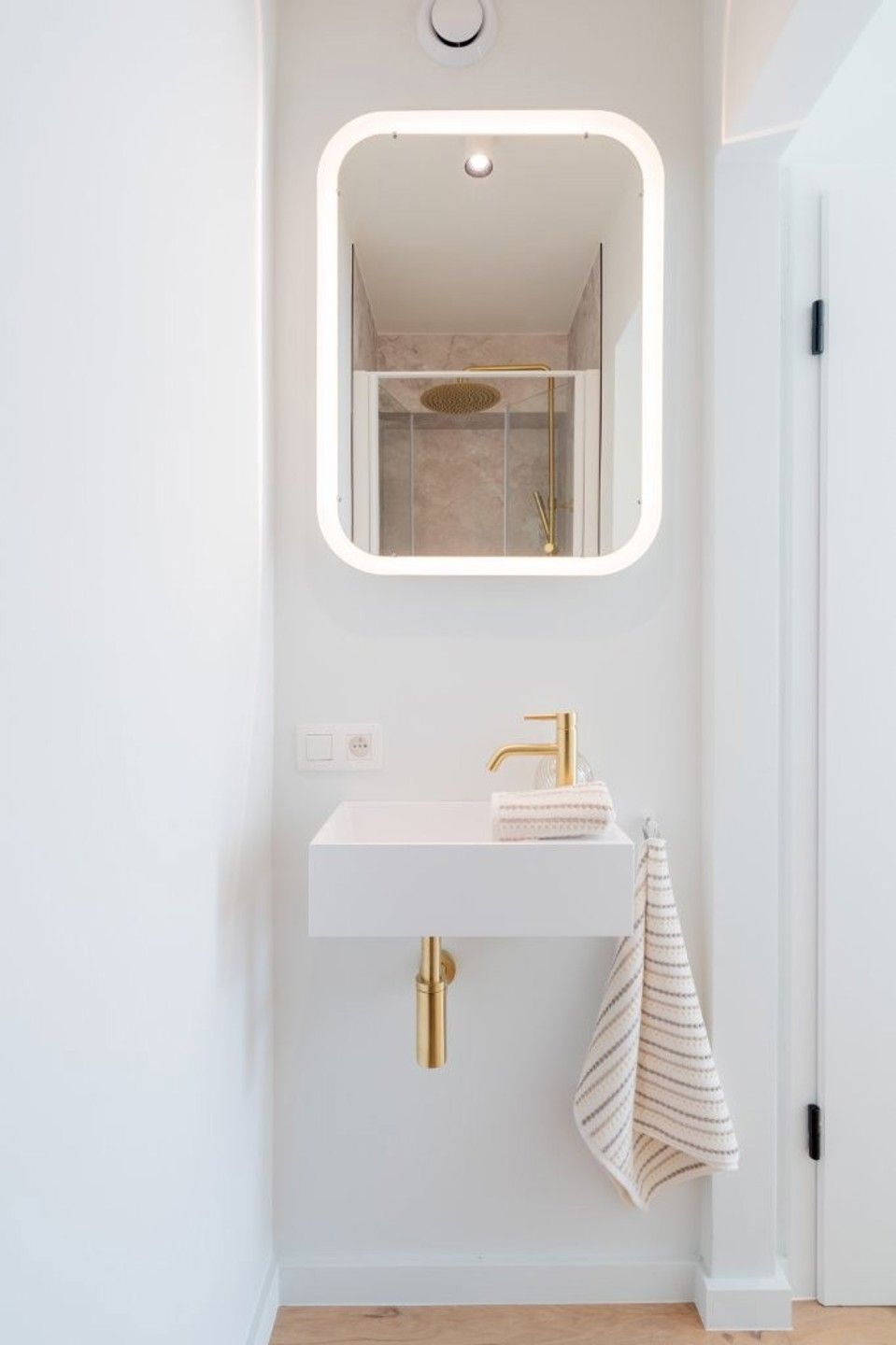 Stijlvol vakantieappartement met Terras, centraal gelegen {Lippenslaan]. foto 27