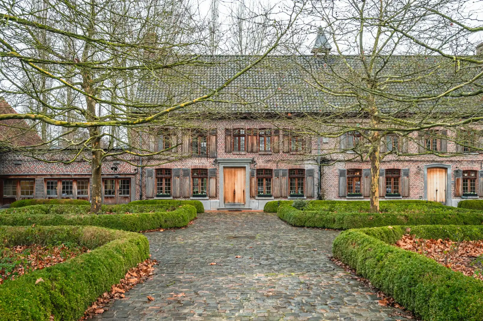 Unieke vierkantshoeve op uitgestrekt domein, geschikt voor diverse doeleinden  foto 20