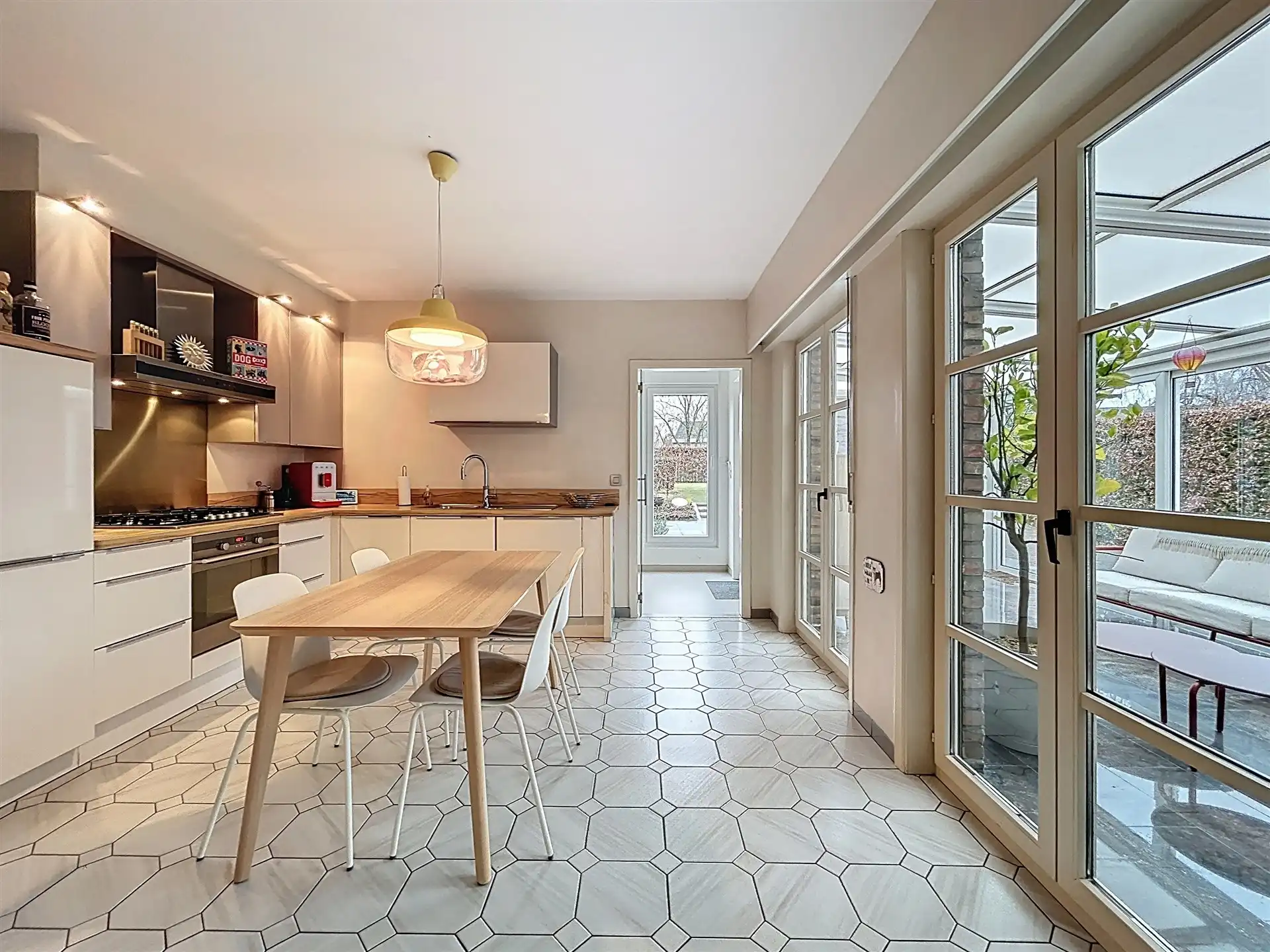 Half open bebouwing met 3 slaapkamers en garage  op perceel van 563m² in doodlopende straat  foto 6