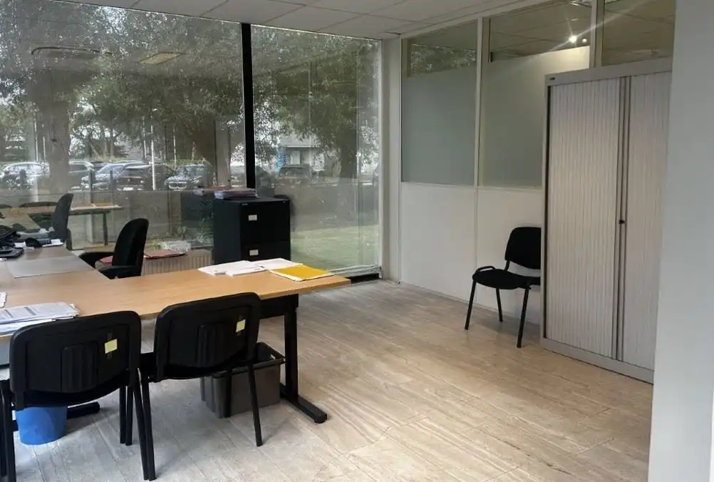 Moderne kantoren met parking te huur in Turnhout foto 10