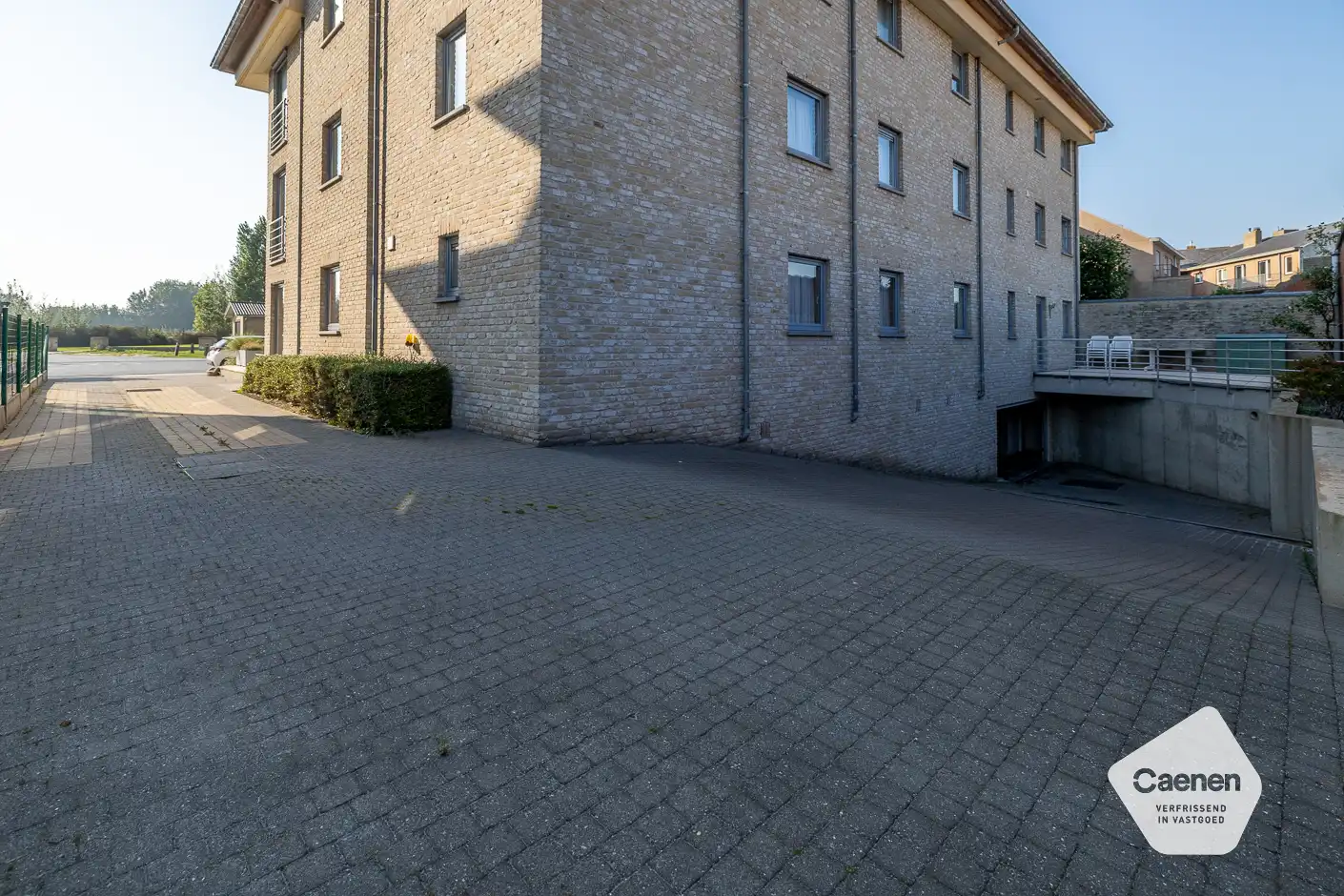 Ruim woonappartement in goede staat foto 12