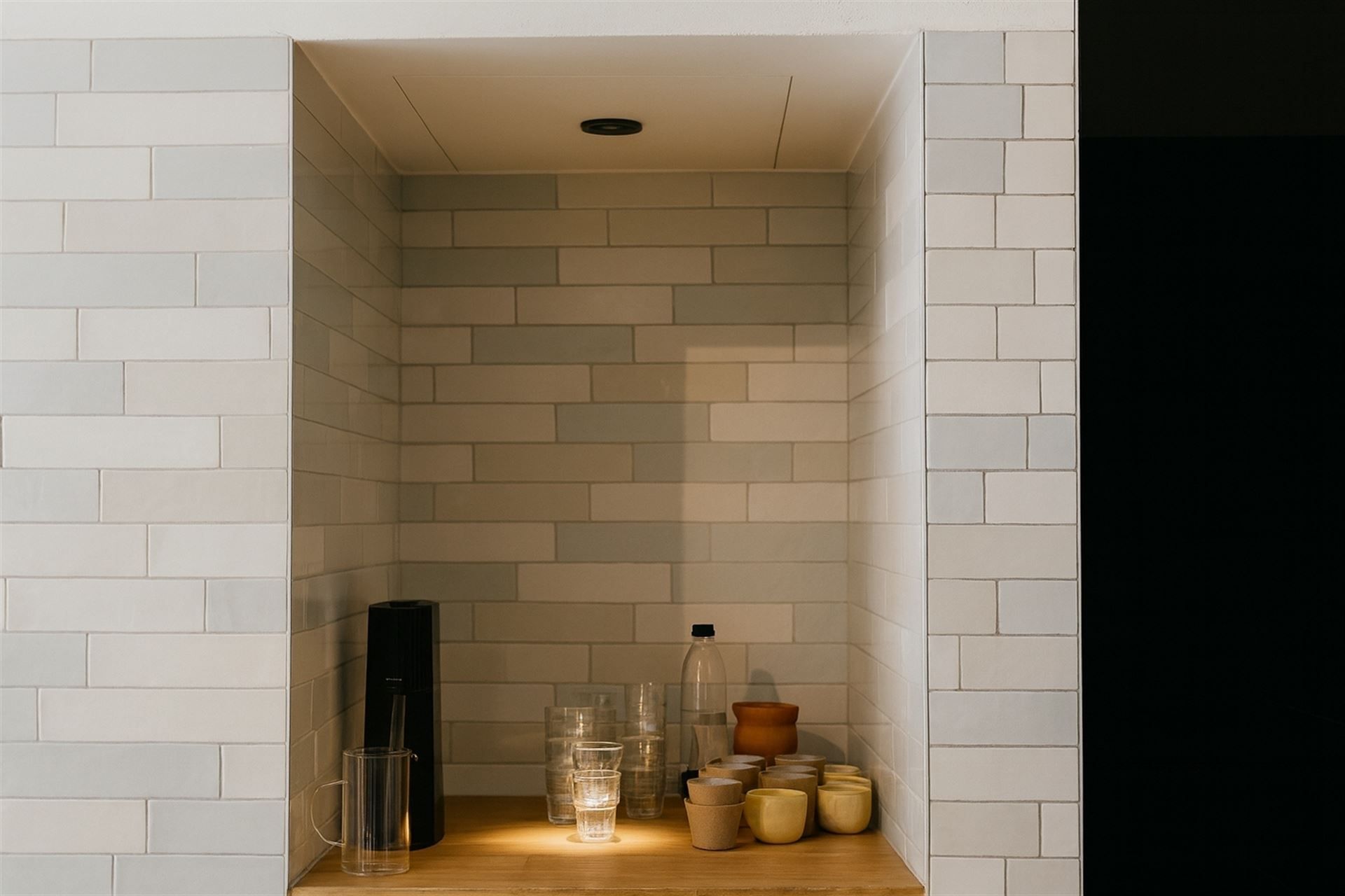 Instapklaar handelspand nabij station, burelen en stadscentrum. foto 6