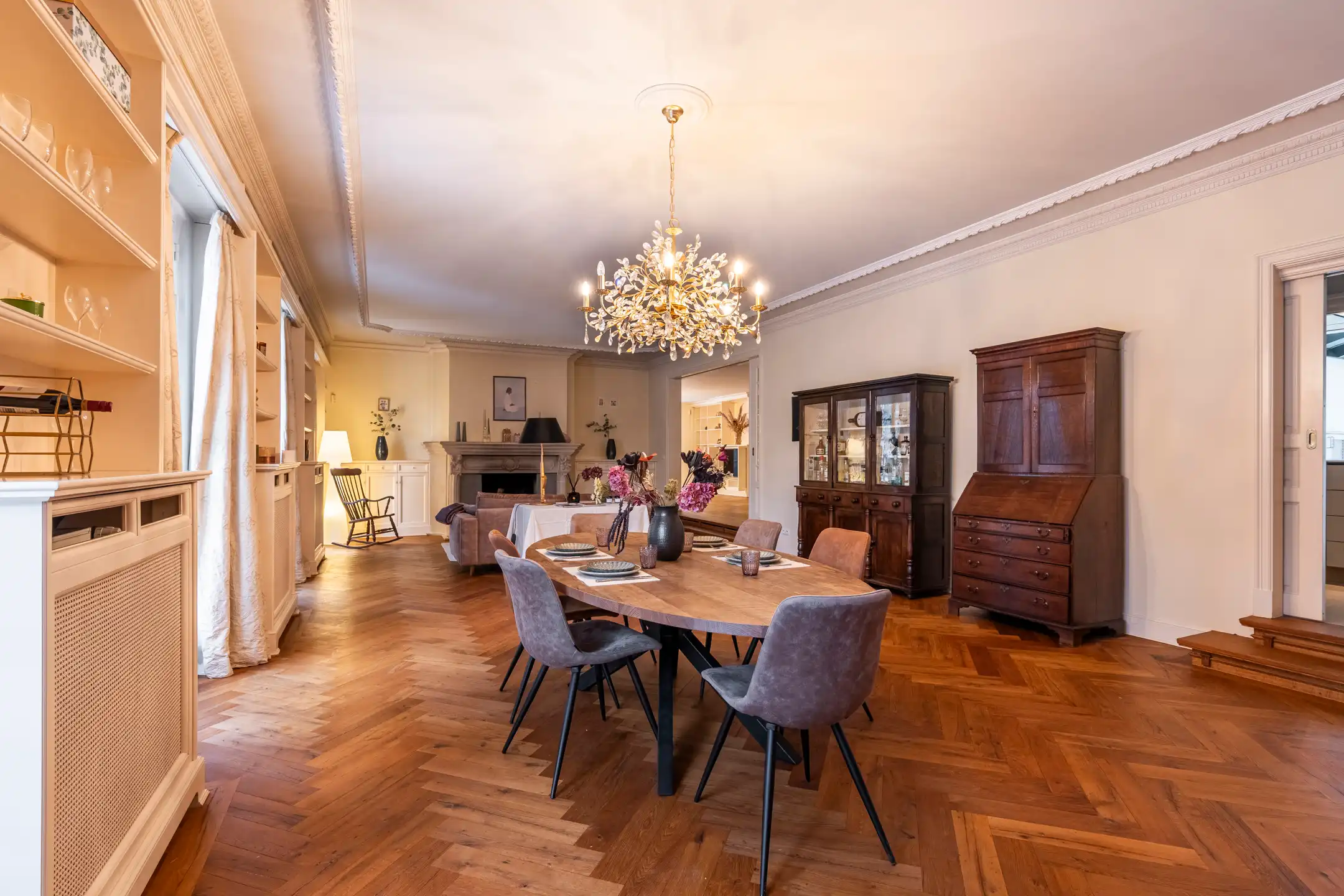 Villa met binnenzwembad en conciërgerie op riant perceel foto 3