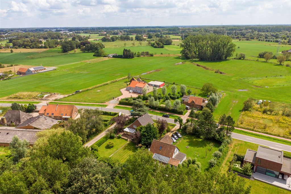 Landhuis met achtergelegen bijgebouw foto 20