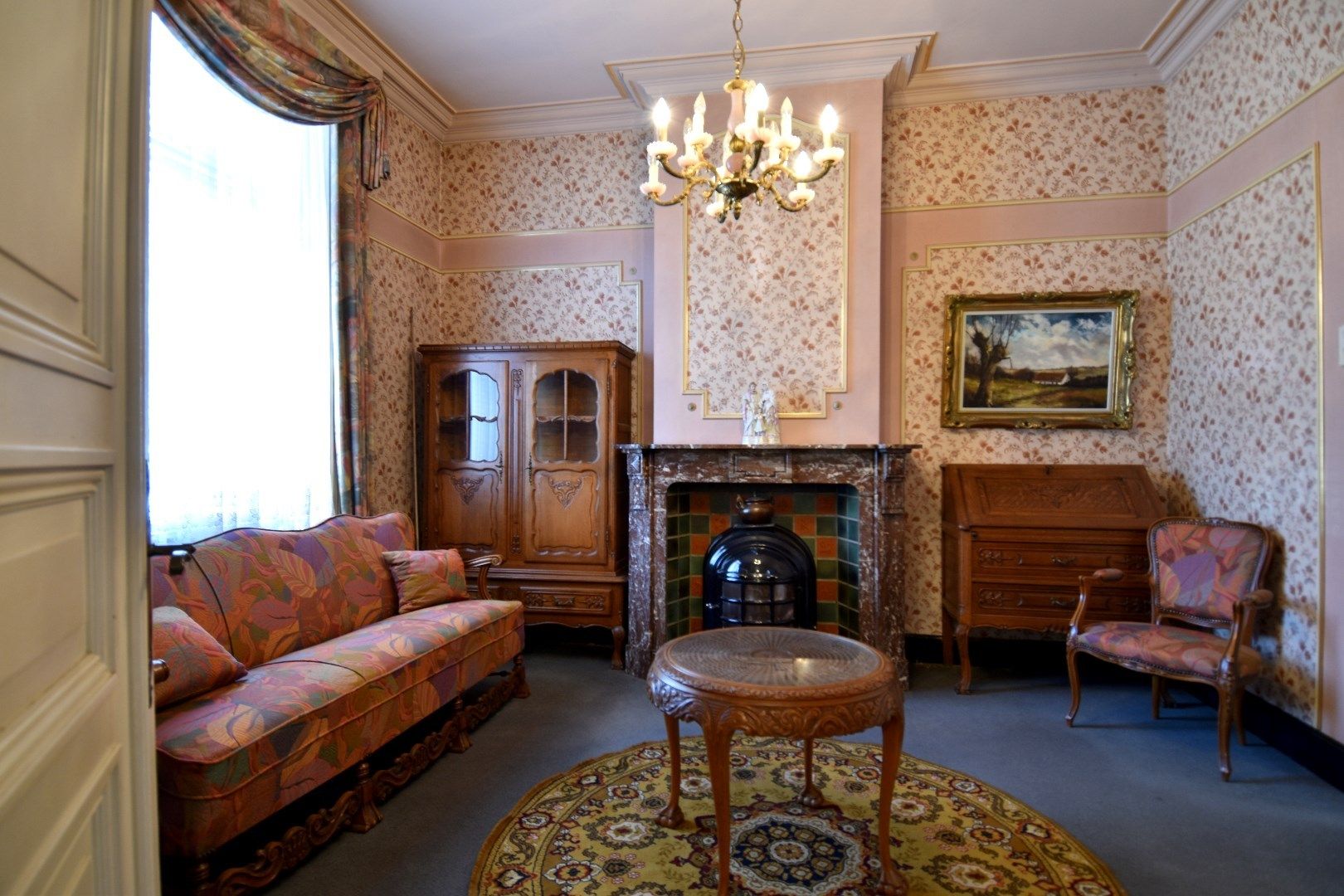 Karaktervolle burgerwoning met 3 slaapkamers, 2 garages en een mooi stukje tuin te koop in Rollegem foto 6