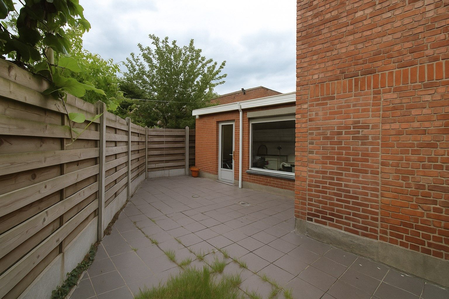 Te koop: Ruime en charmante halfopen bebouwing met uitgestrekte tuin, optie tot vijf slaapkamers en veel renovatiepotentieel in het centrum van Sint-Niklaas foto 14