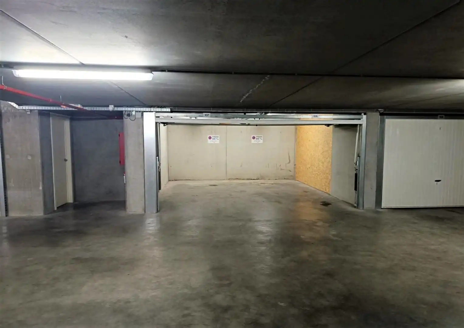 Garagebox 2 plaatsen nabij Driehoeksplein foto 4