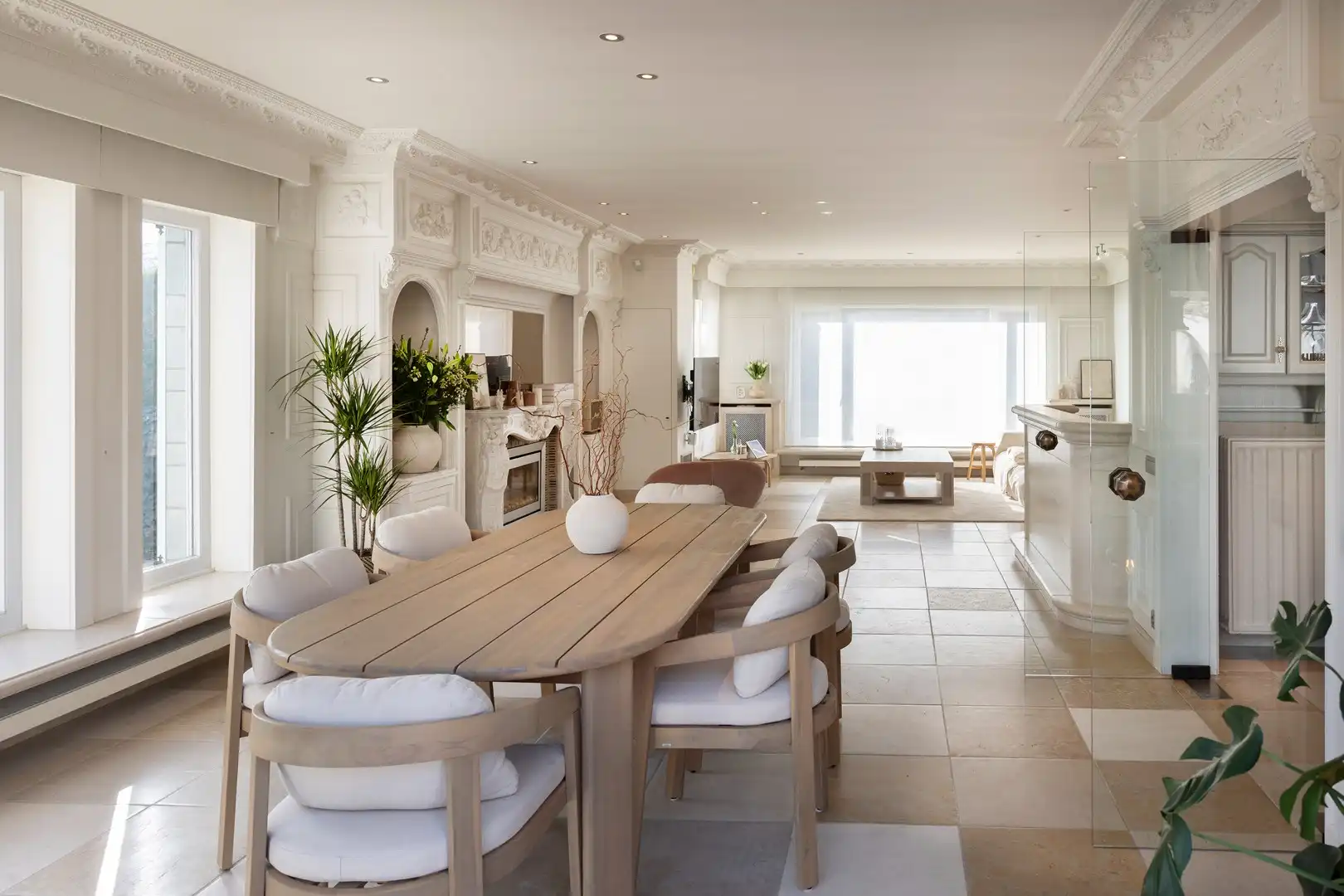 Hoofdfoto van de publicatie: Klassevolle gelijkvloerse villa gelegen op Hoog Kortrijk.