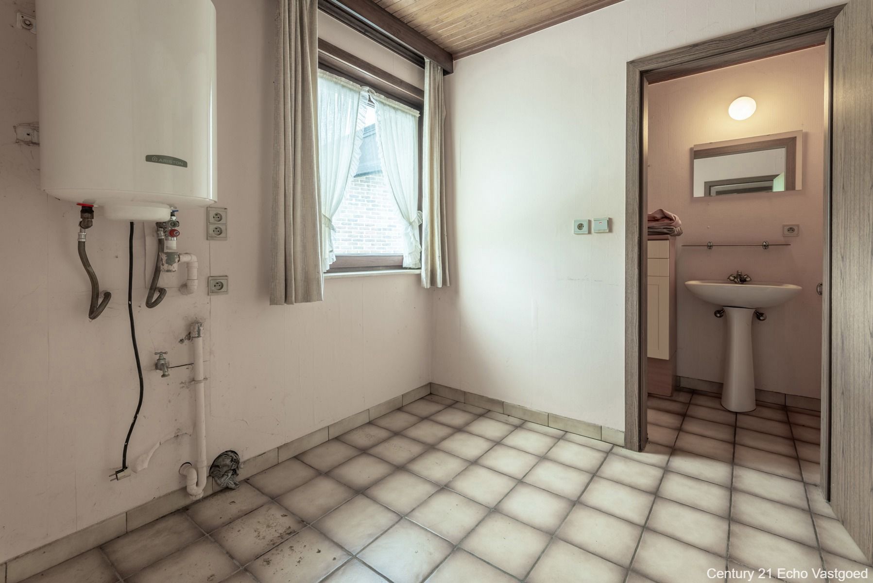 Karakterwoning met hal, garages, parking, tuin op ca 898m² foto 17