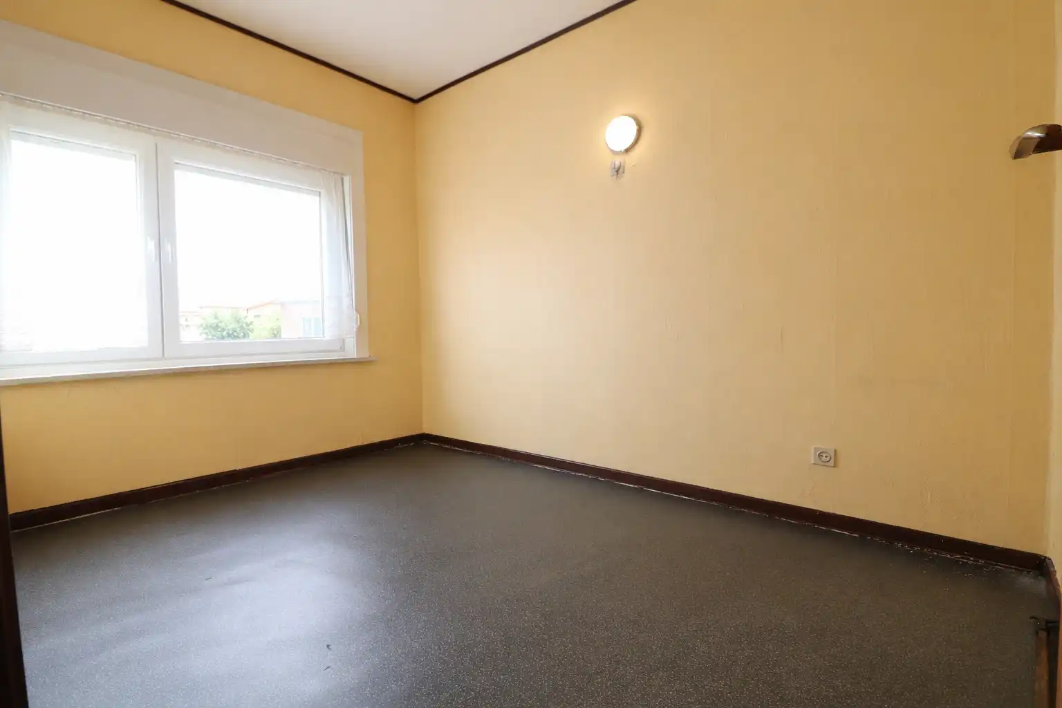 Te renoveren woning met 4 slaapkamers op wandelafstand van het centrum. foto 9