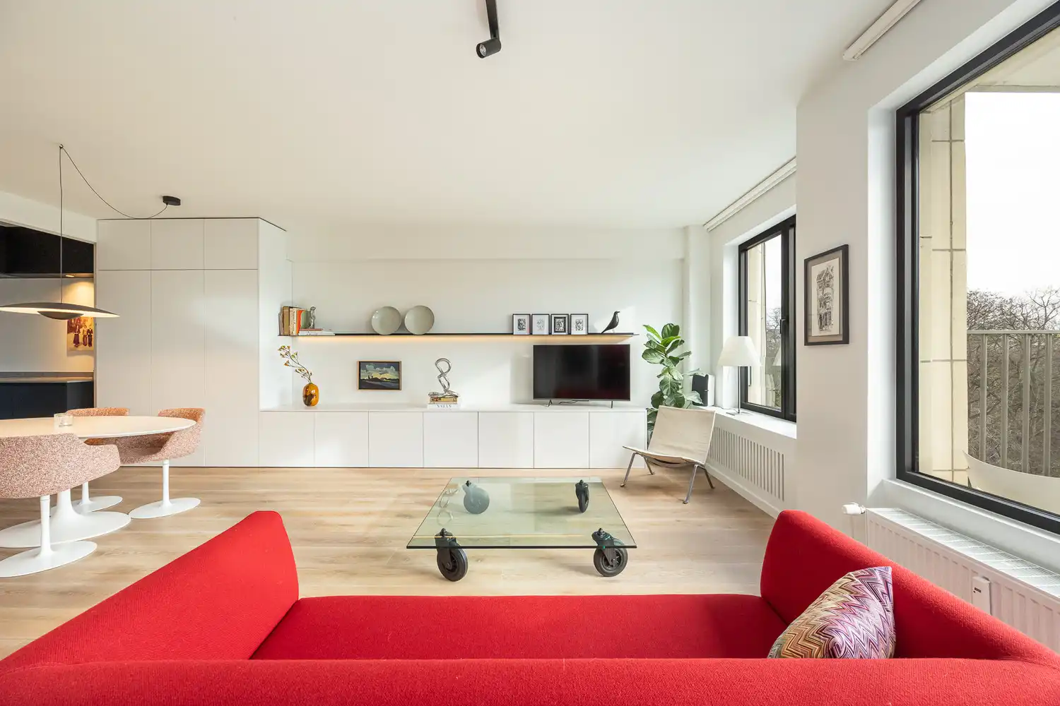 Luxueuze en energiezuinige (EPC B) totaalrenovatie met zalig parkzicht aan de Rubenslei in hartje Antwerpen + optionele parking foto {{pictureIndex}}