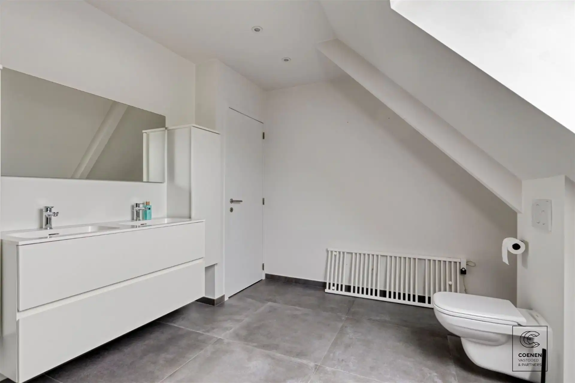 Instapklare woning met 5 slpks, tuin met zwembad te Oelegem! foto 19