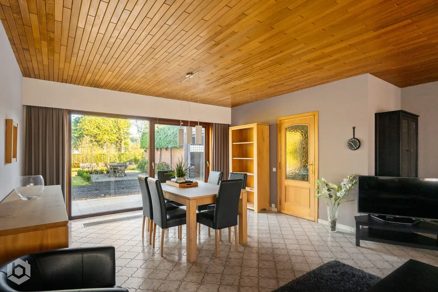 Woning met 3 à 4 slpkrs en grote garage (mogelijk tot handel) foto 7