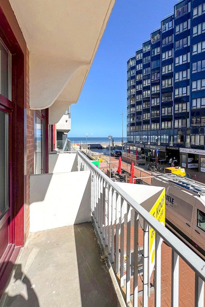 Volledige gerenoveerd appartement vlakbij strand in centrum Westende foto 14