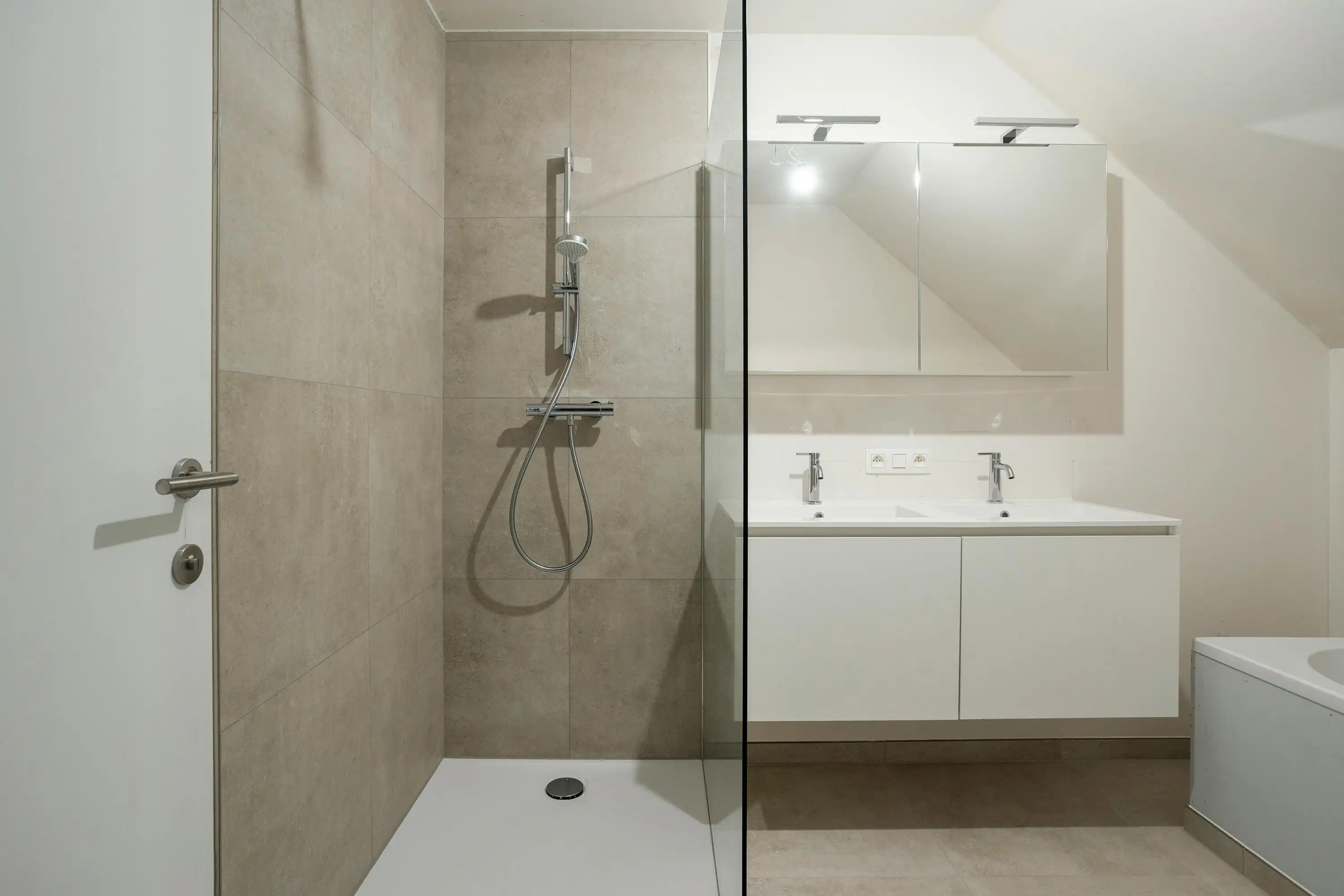 Alleenstaand huis te koop in Vleteren met weide en bijgebouw foto 16