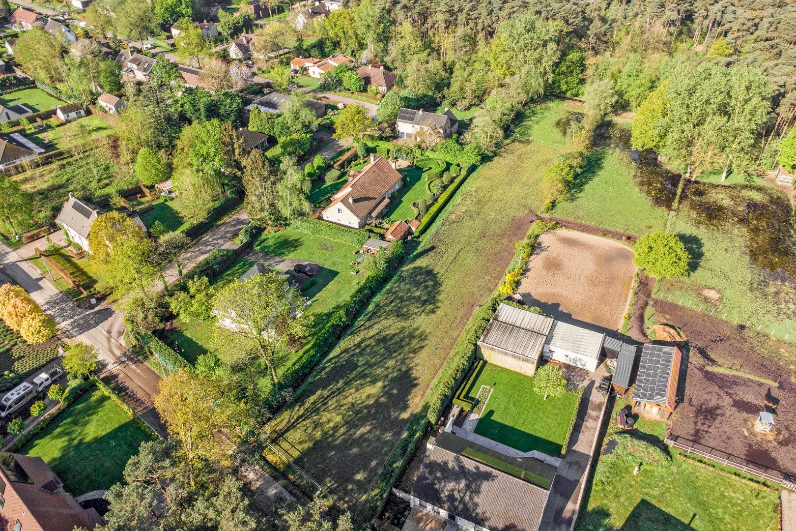 Ruim ingedeelde, goed onderhouden villa op een rustige locatie. foto 39