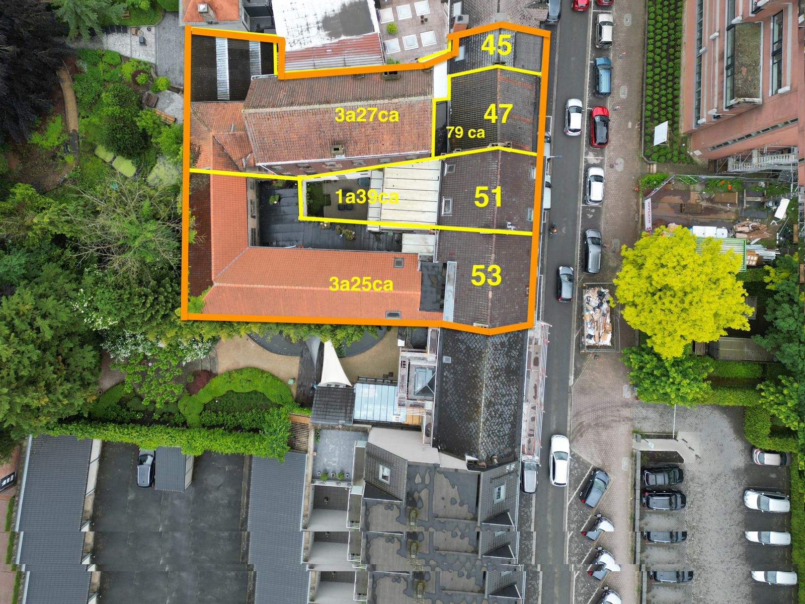 Hoofdfoto van de publicatie: Investeringsproject op 800 m2 met 5 app.+ garages