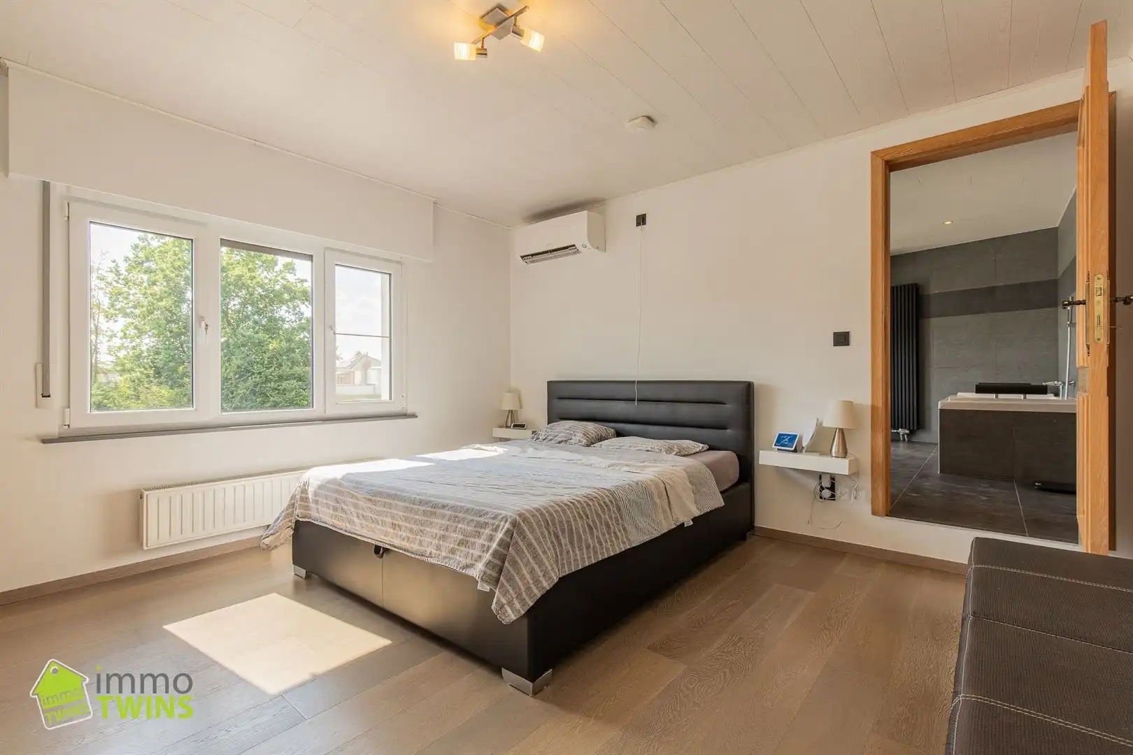 Ruime, energiezuinige gezinswoning met 275 m² bewoonbare oppervlakte, prachtige tuin en tal van extra's in Dendermonde (Oudegem) foto 25
