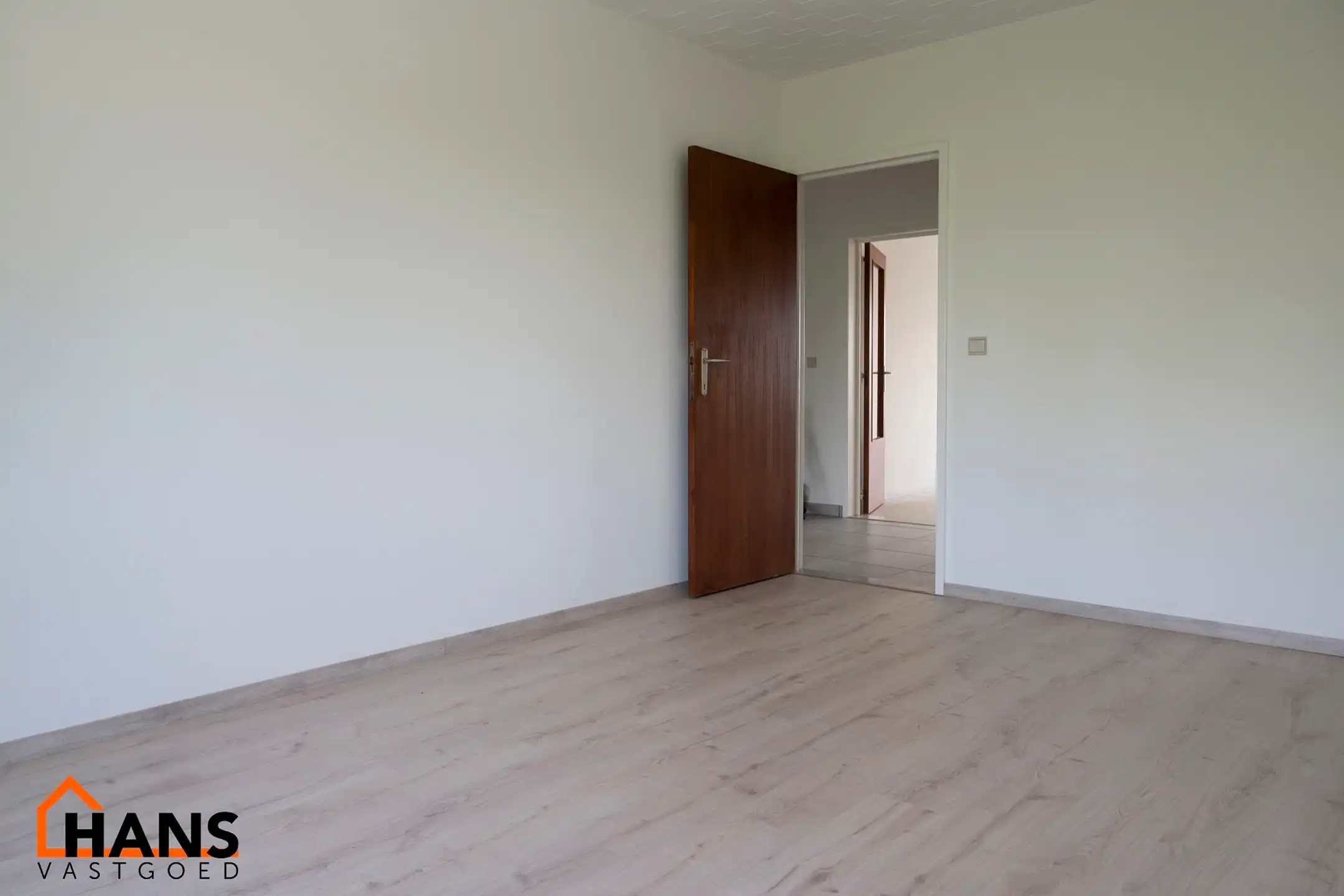 2 slaapkamerappartement met garage. foto 10