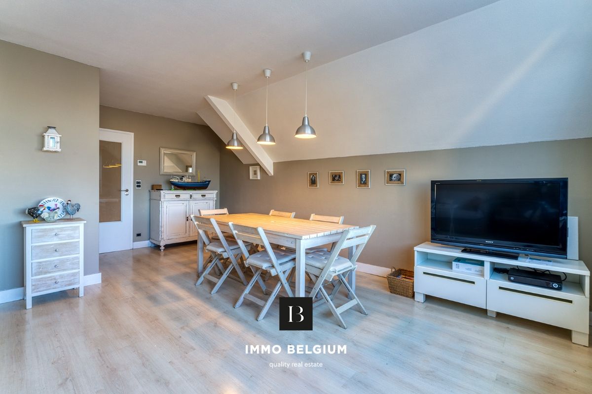 Lichtrijk appartement met parking nabij het strand foto 5