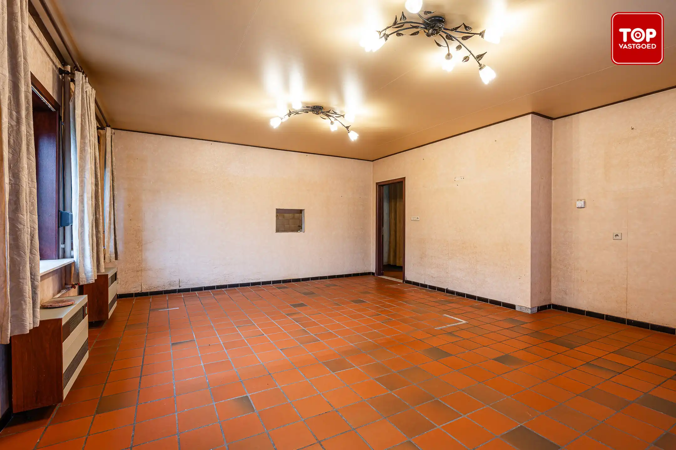 Ruime woning met veel potentieel in rustige wijk foto 2