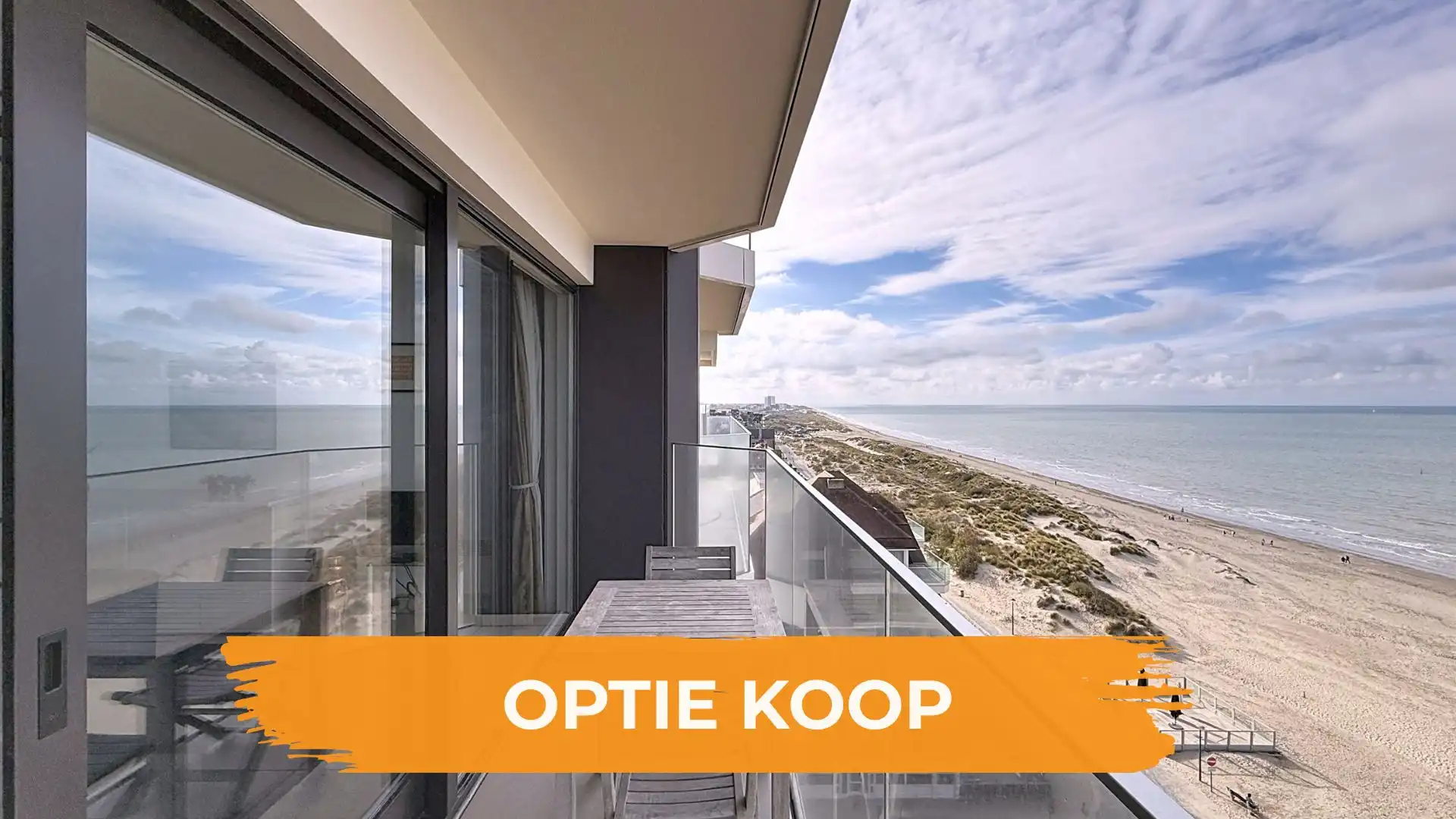 Ruime studio met een adembenemend zeezicht foto {{pictureIndex}}