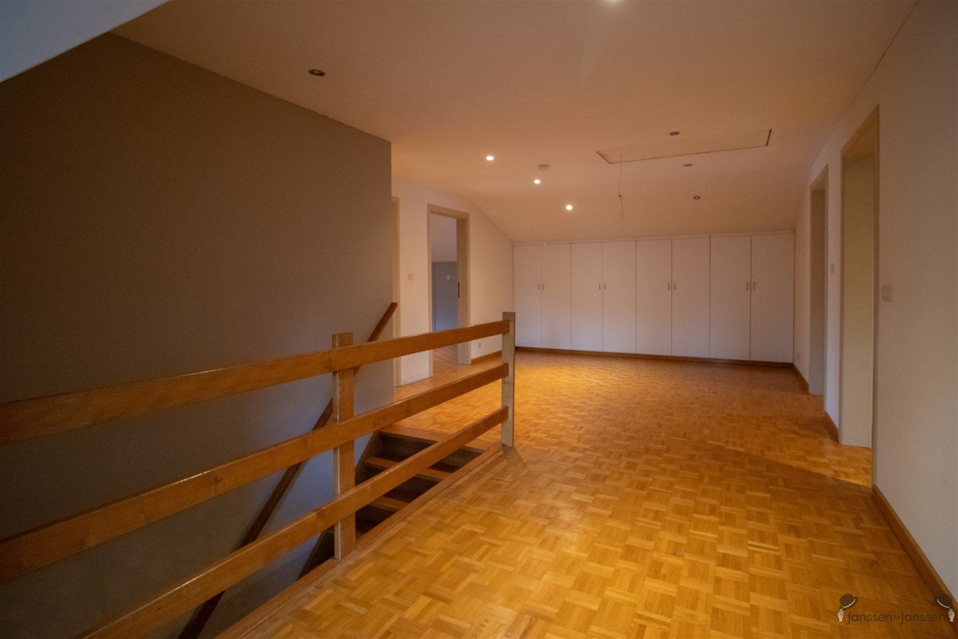 Rustig gelegen villa met min. 5 slaapkamers, ruime garage en zwembad op 1.876 m² foto 11