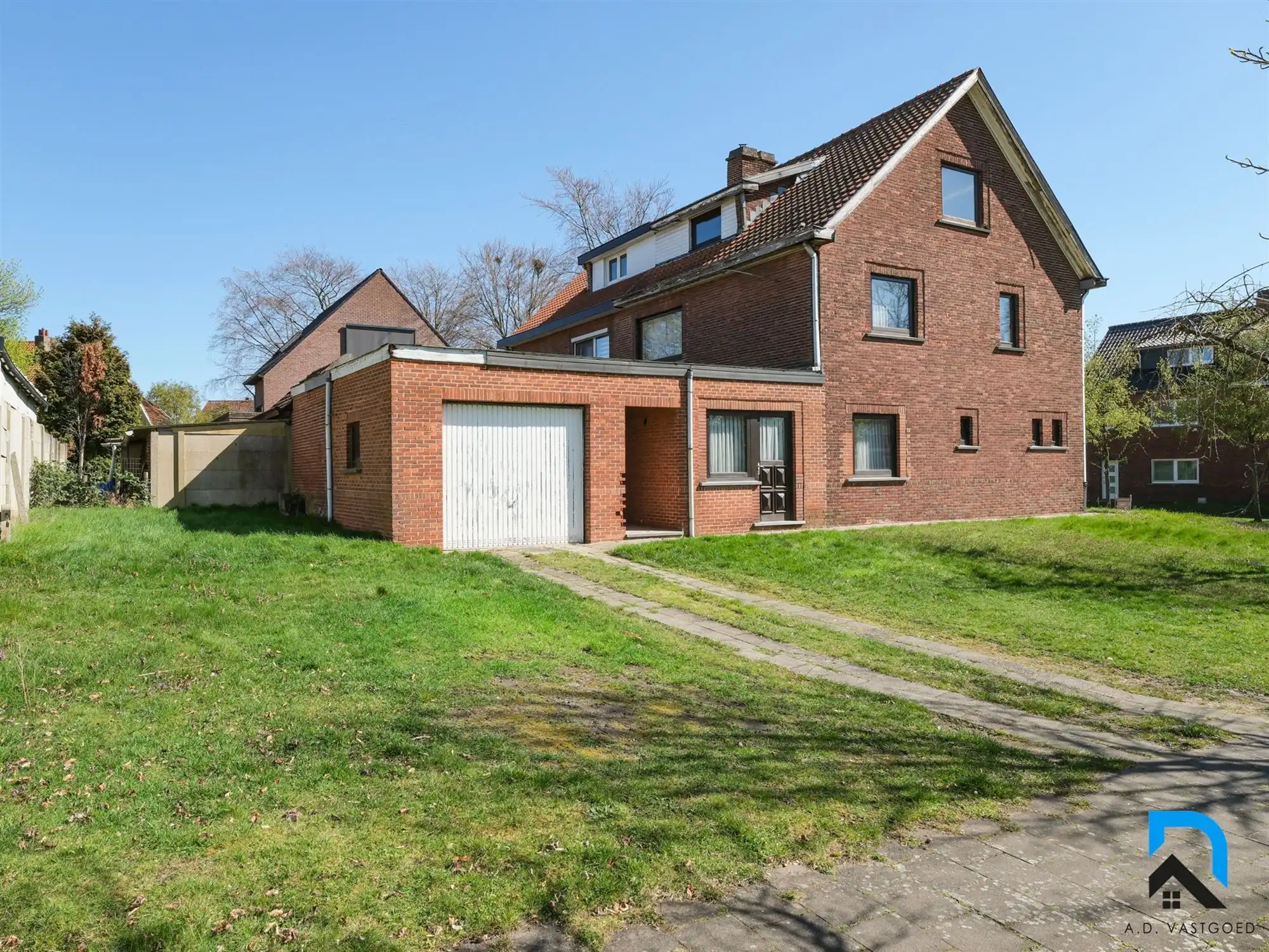 Te renoveren woning met 5 slaapkamers in Vlakveld foto 4