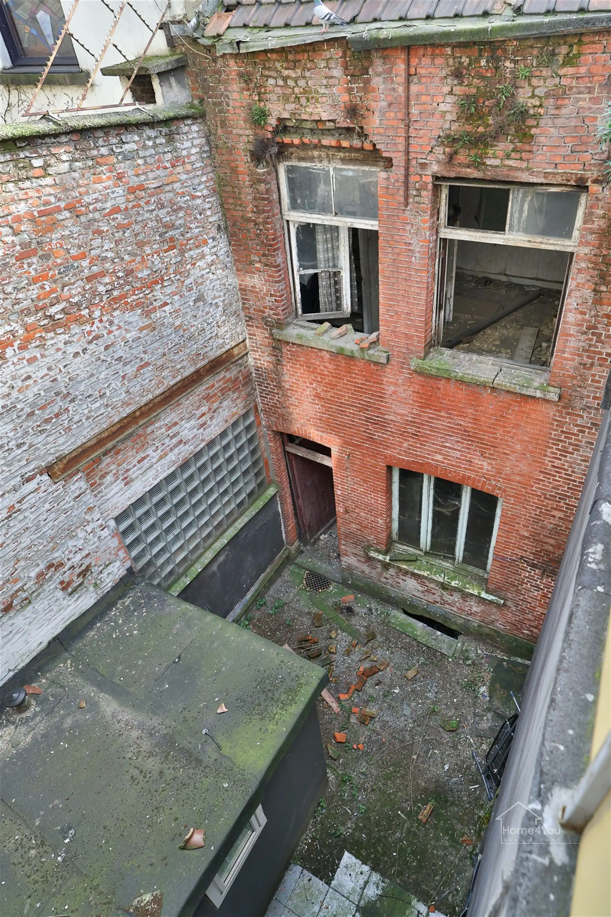 Ruime woning met meerdere slaapkamers en overdekt terras  foto 21