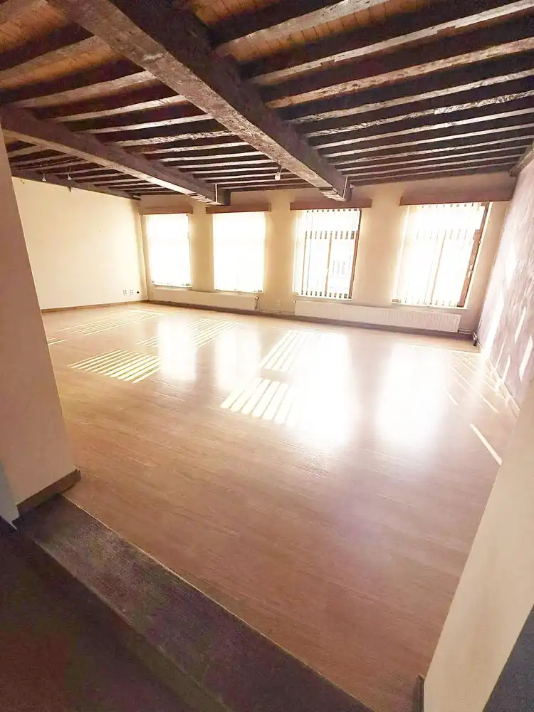 Handelsgebouw met verdiep te huur op topligging in centrum Ninove foto 7