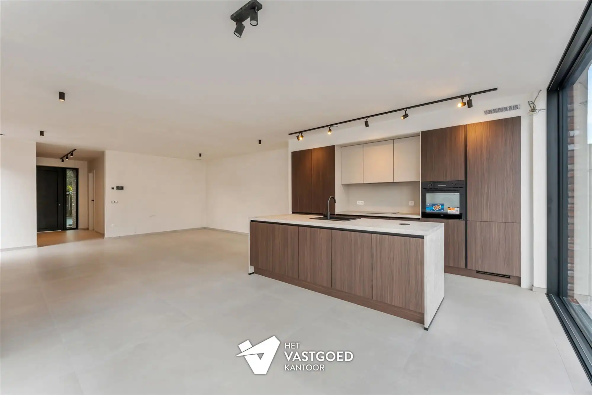 VOLLEDIG AFGEWERKTE NIEUWBOUWWONING OP CENTRALE LIGGING TE BERINGEN foto 4