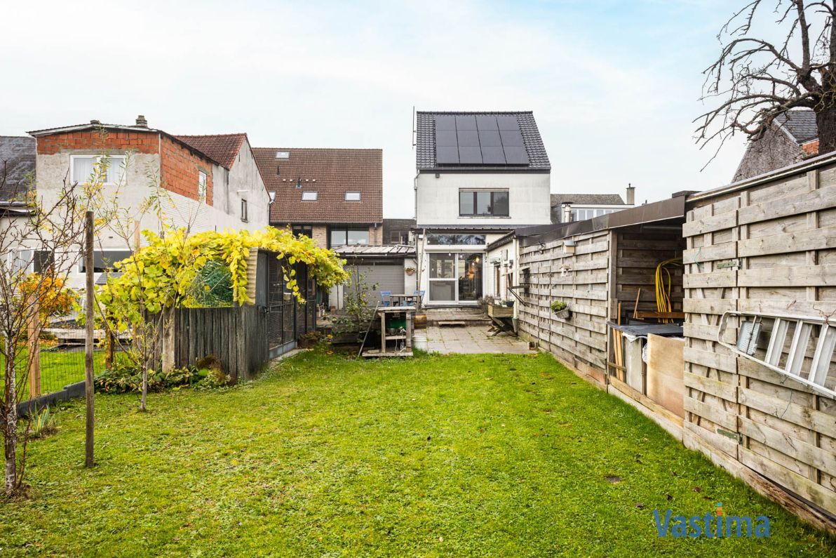 Instapklare woning met 3 slaapkamers, dubbele garage en grote tuin foto 25