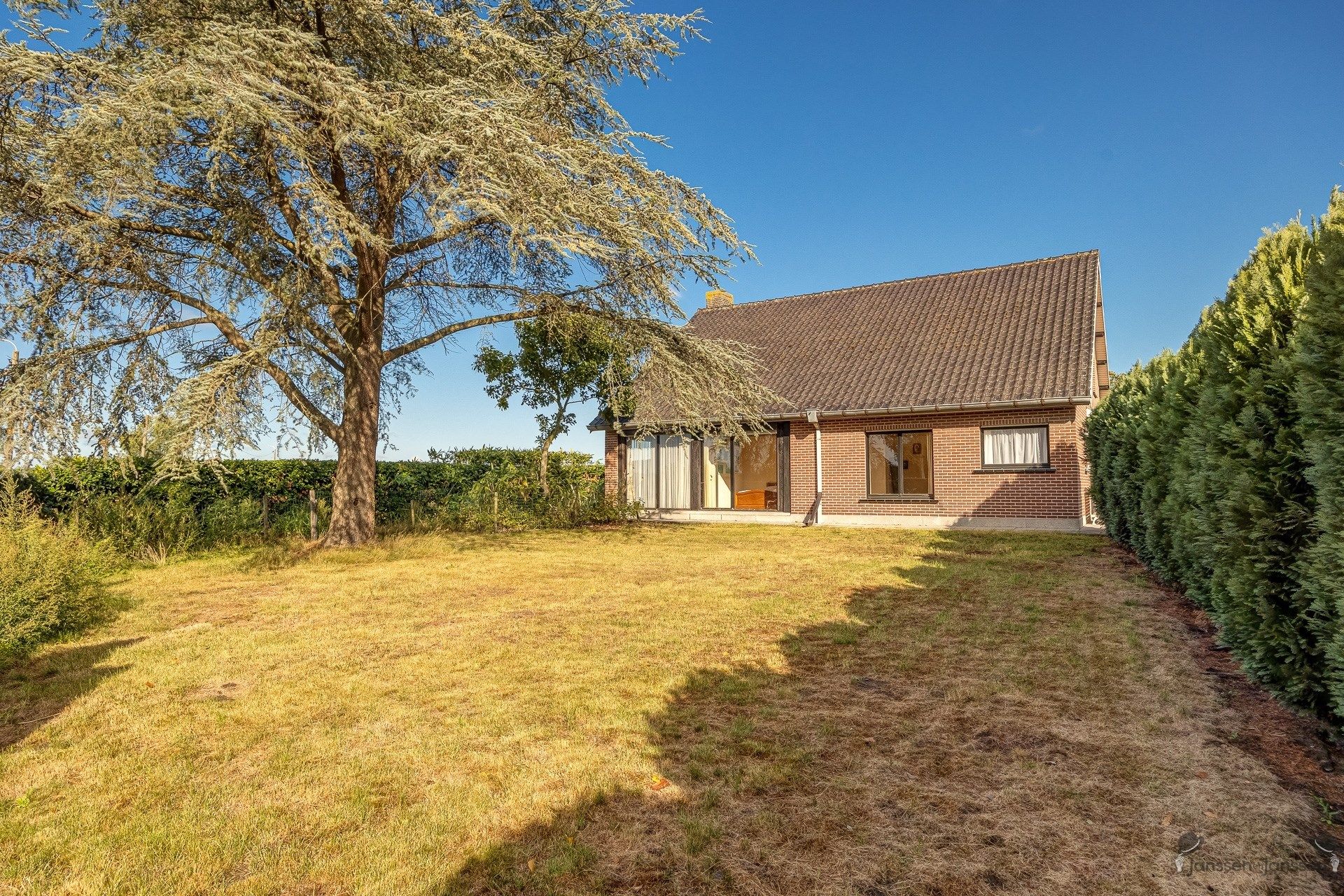 Te renoveren woning op unieke landelijke locatie! foto 6
