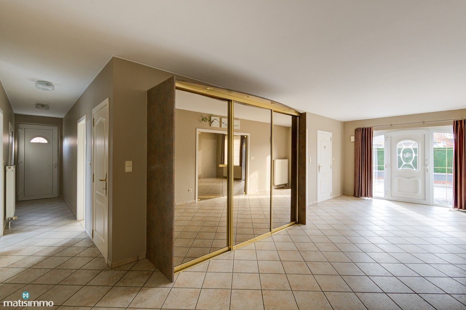 UITZONDERLIJK RUIME WONING MET 5 SLAAPKAMERS EN ONDERHOUDSVRIENDELIJKE TUIN TE MOPERTINGEN foto 4