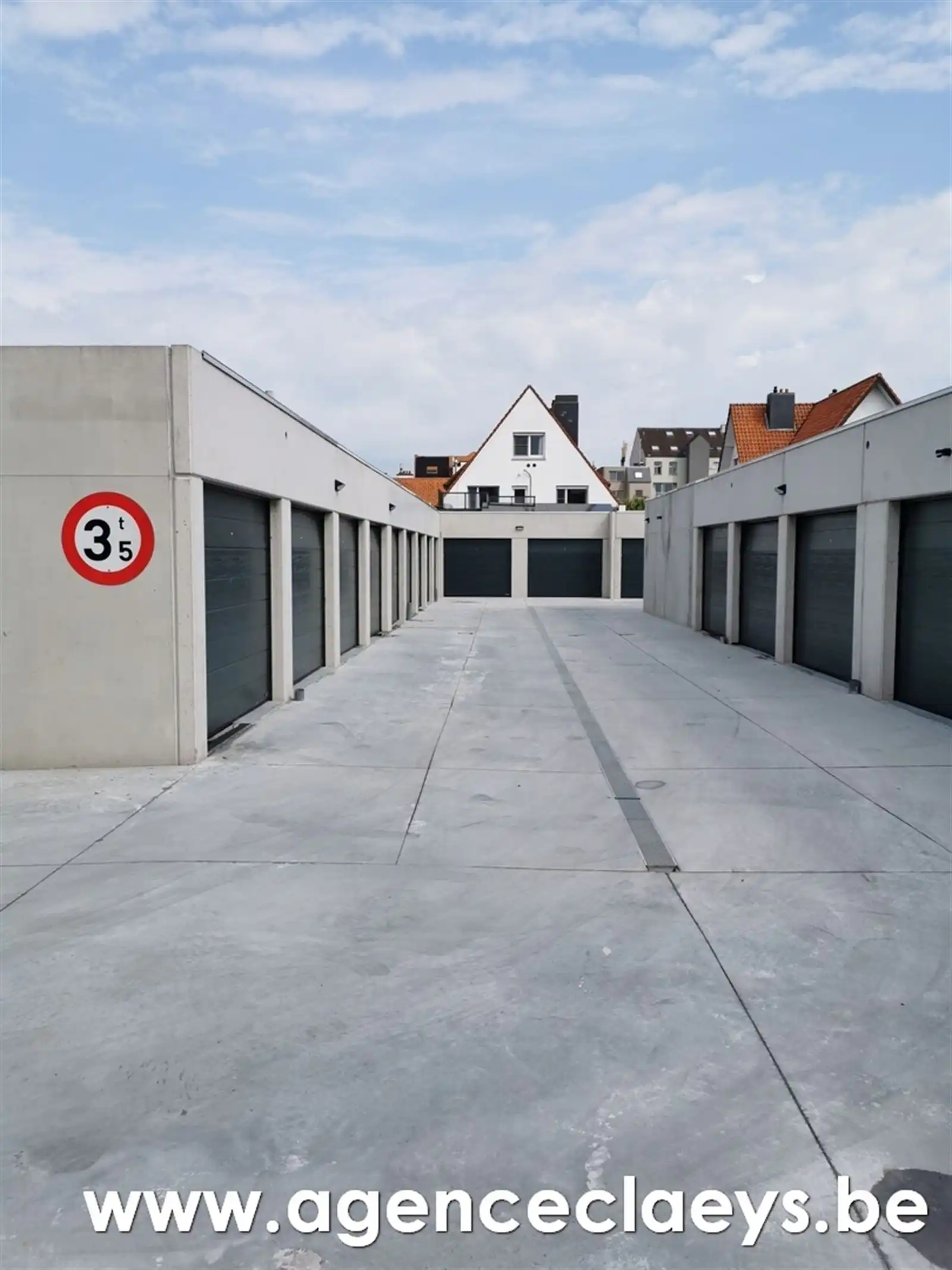 Parkeerplaats te koop Stationsstraat 25 - 8420 DE HAAN