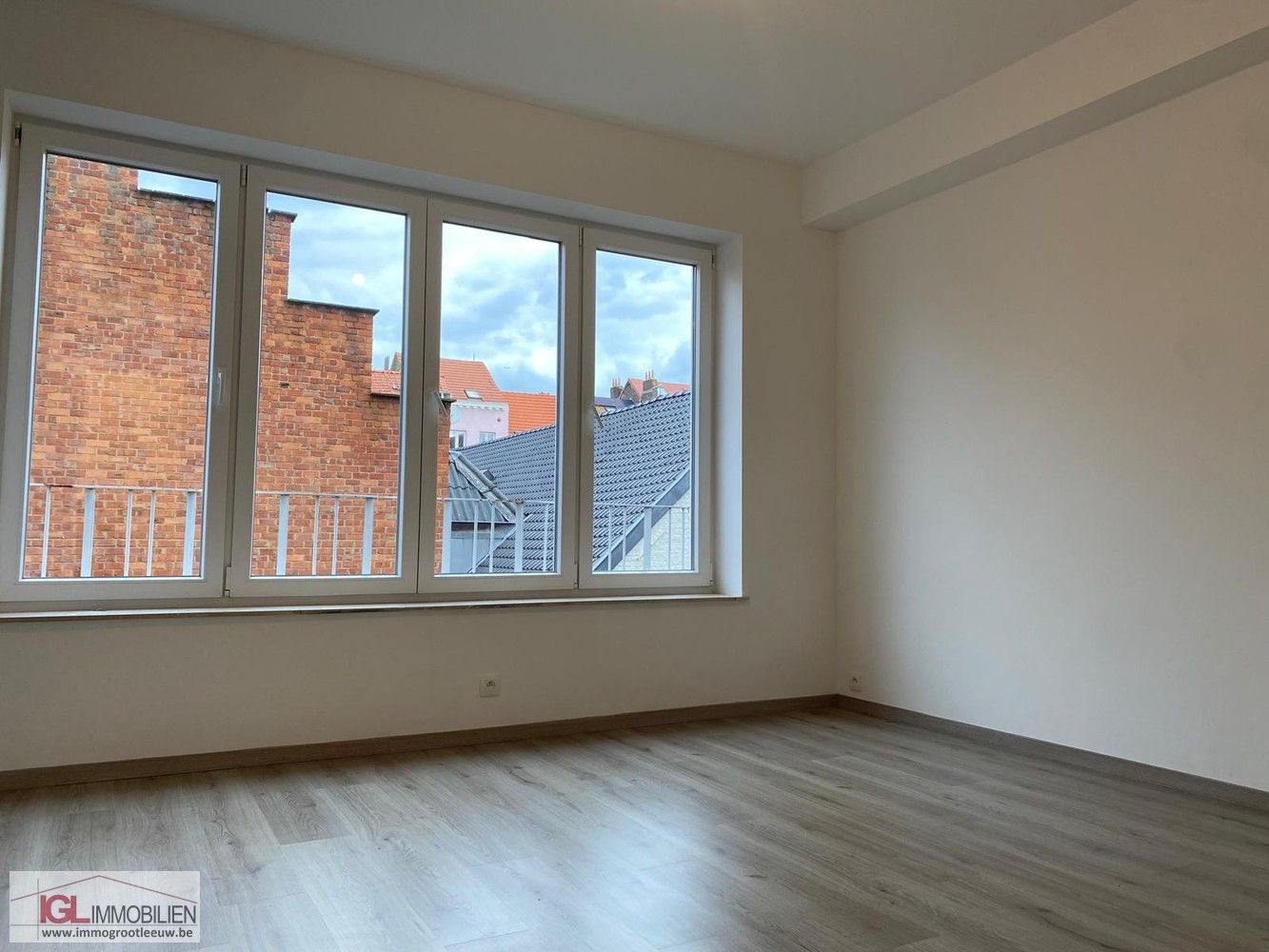 Gerenoveerde studio van 35m² op wandelafstand van het Fernand Cocqplein foto 2