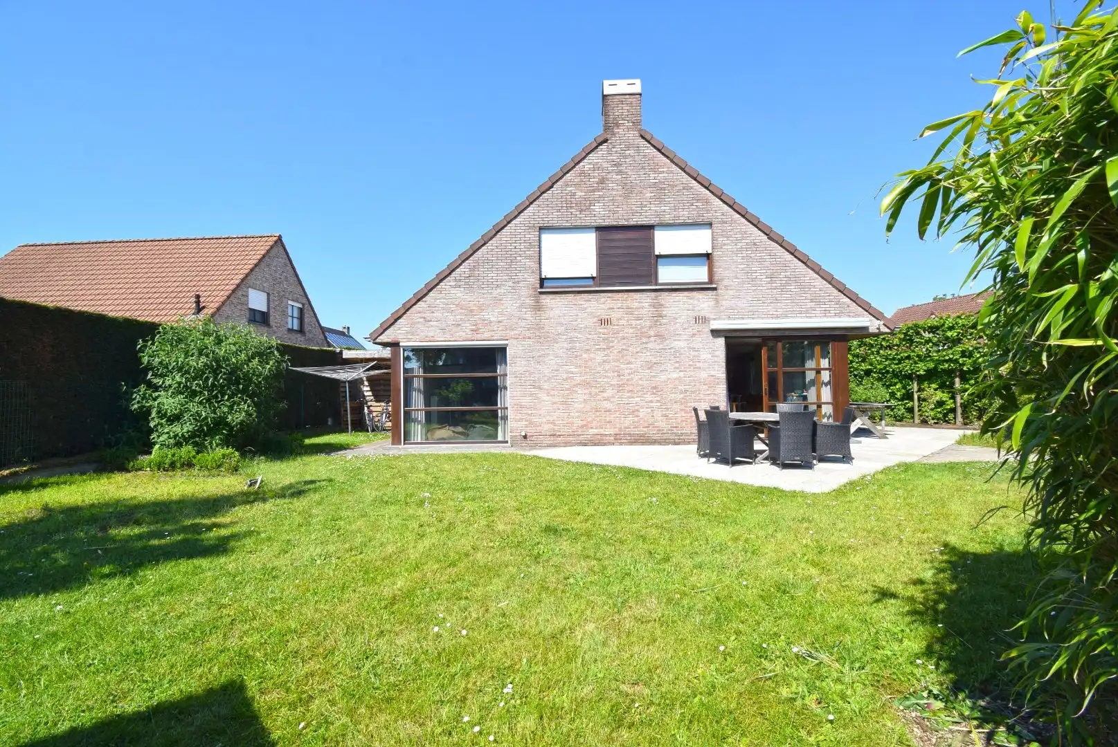 RESIDENTIEEL GELEGEN VILLA MET RUIME TUIN EN OPRIT  foto 6