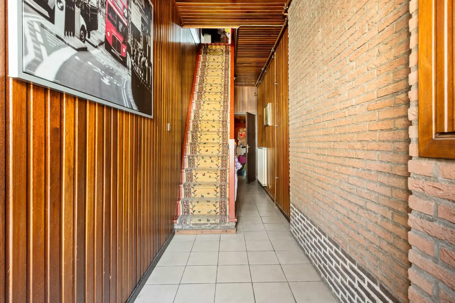 Ruim te renoveren duplex-appartement met 4 slaapkamers in Schoten! foto 2