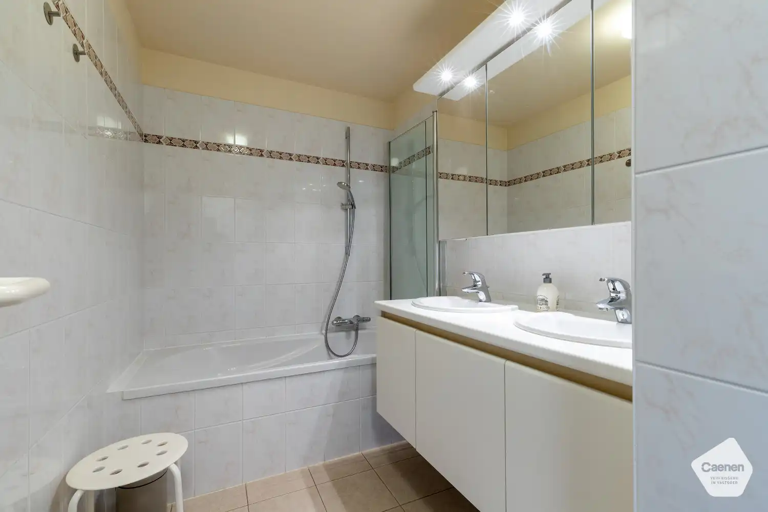 Fantastisch onderhouden hoekappartement met 2 slaapkamers foto 10