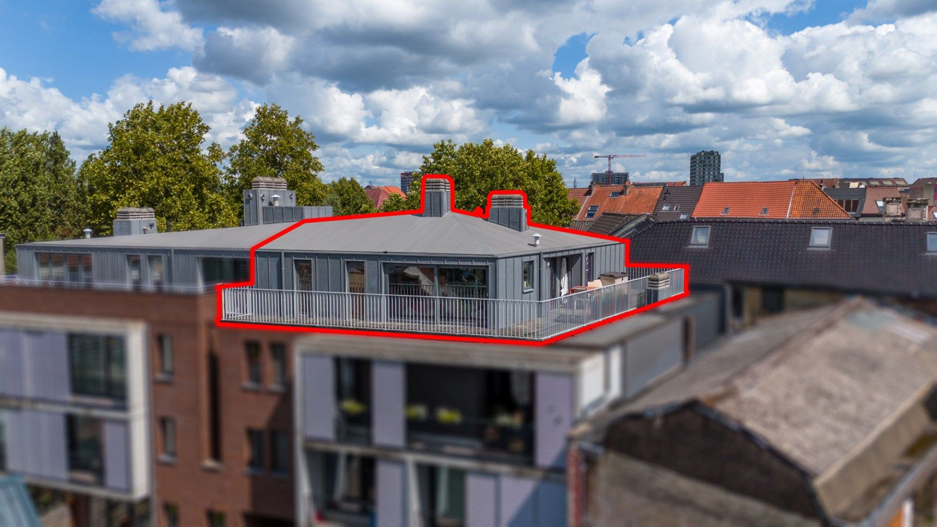Recente penthouse in centrum Gent met groot terras en staanplaats foto {{pictureIndex}}