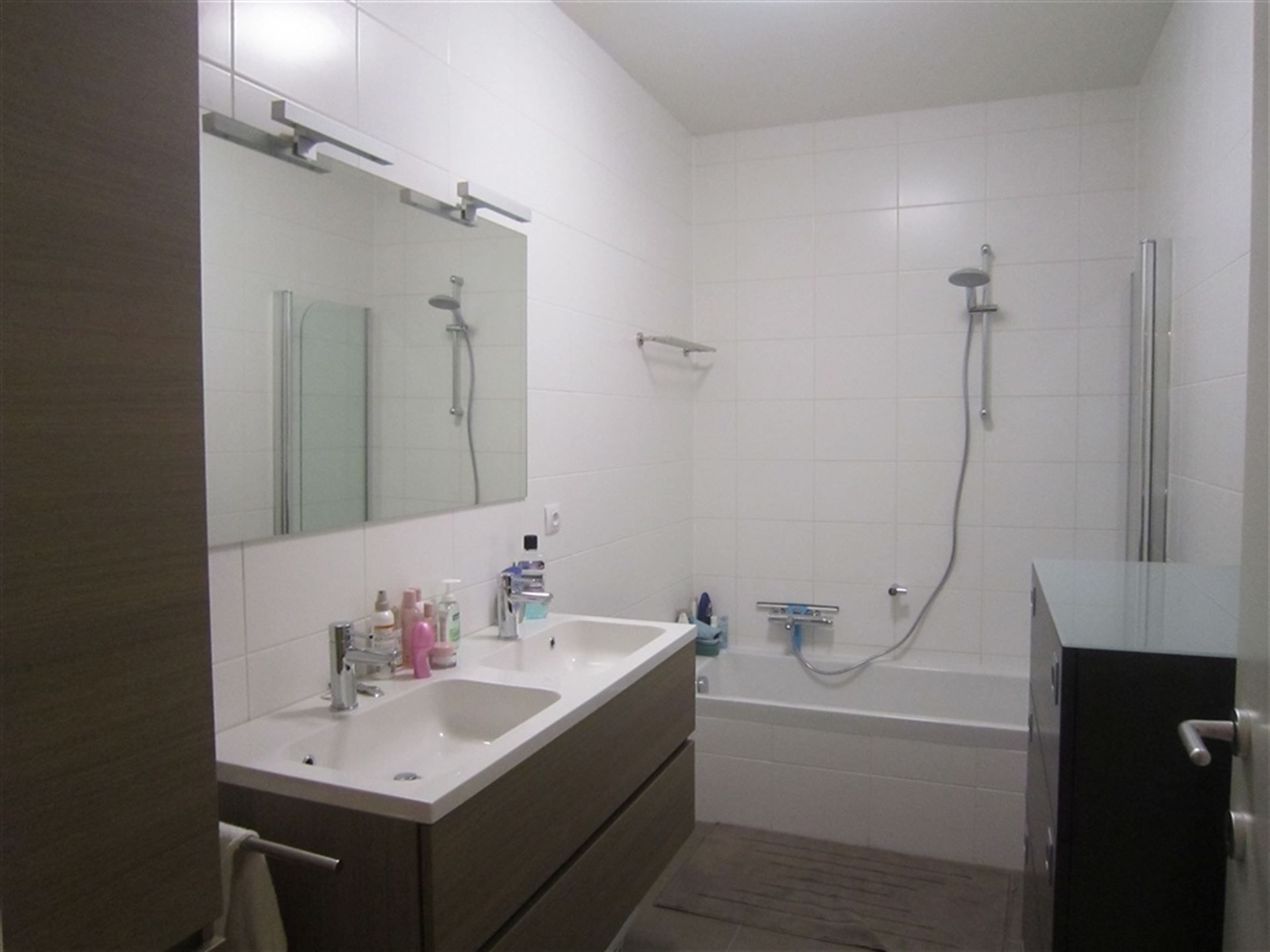 Appartement met 2 slaapkamers, terras, lift, parkeergarage!  foto 10