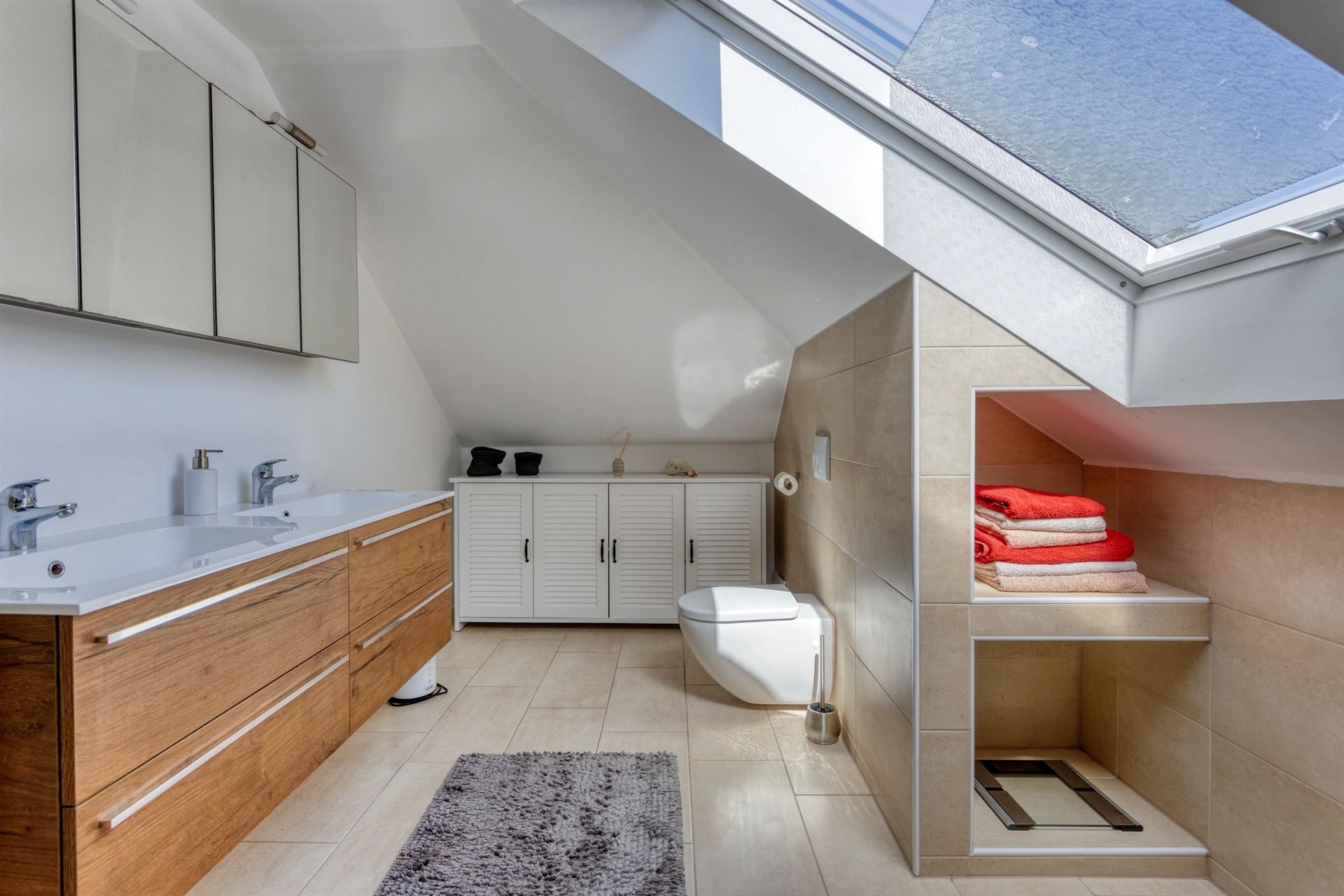 Prachtig gerenoveerde villa op mooi perceel foto 23