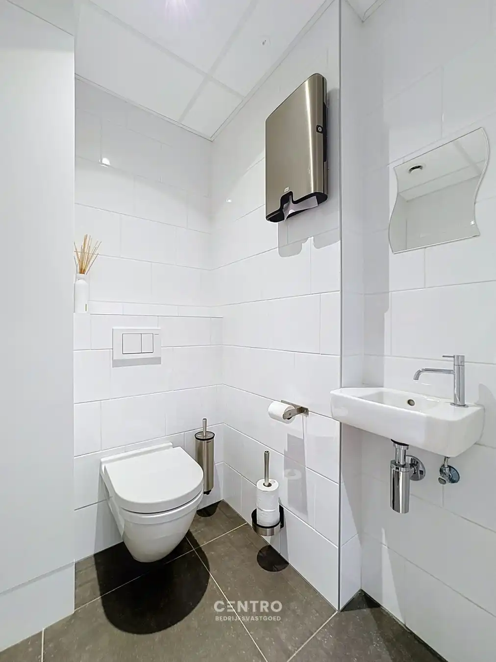 Prachtig afgewerkte kantoorruimte op interessante ligging! foto 26