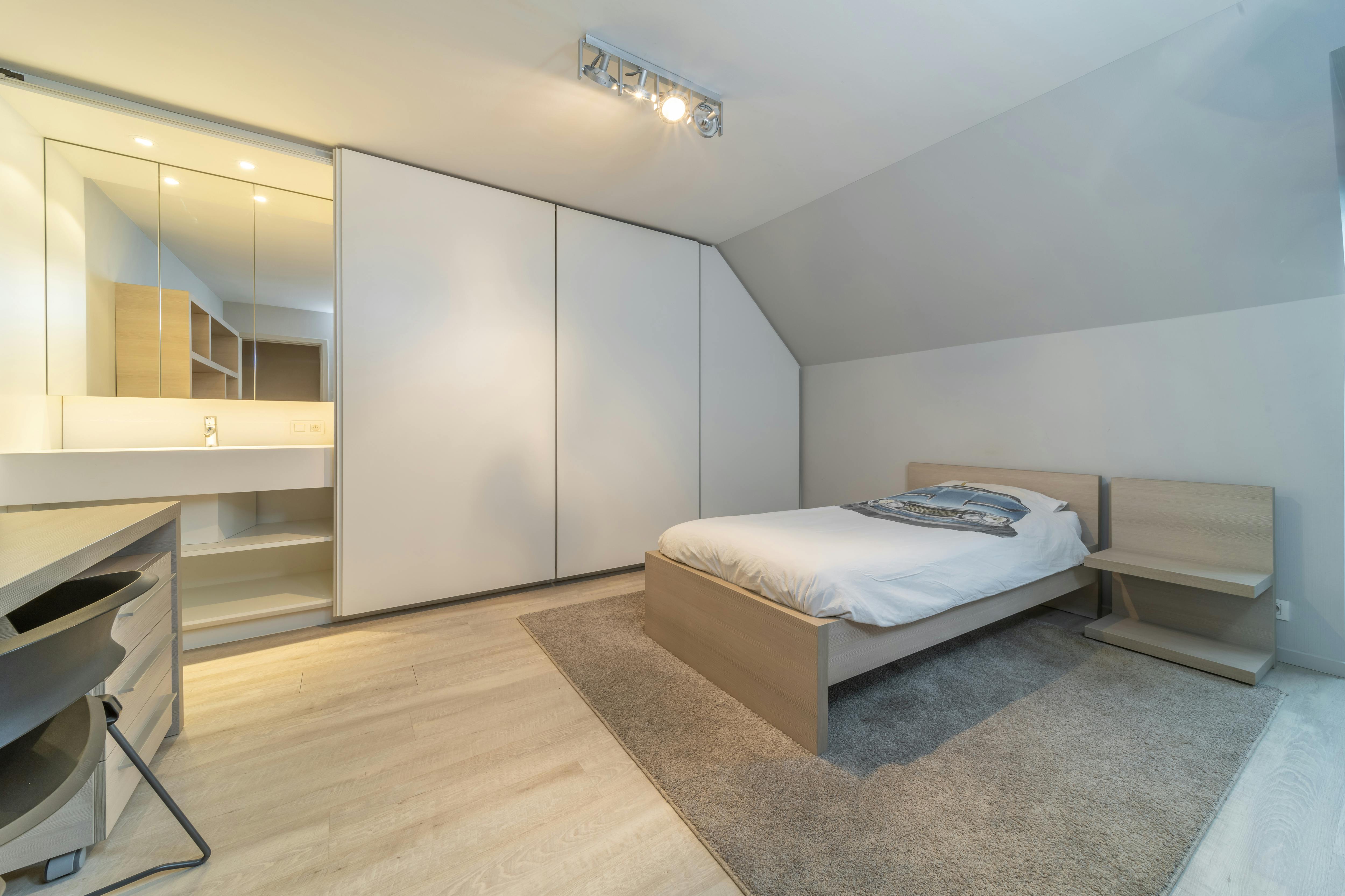 Riante woning met handelsgelijkvloers te koop in het centrum van Veurne. foto 8