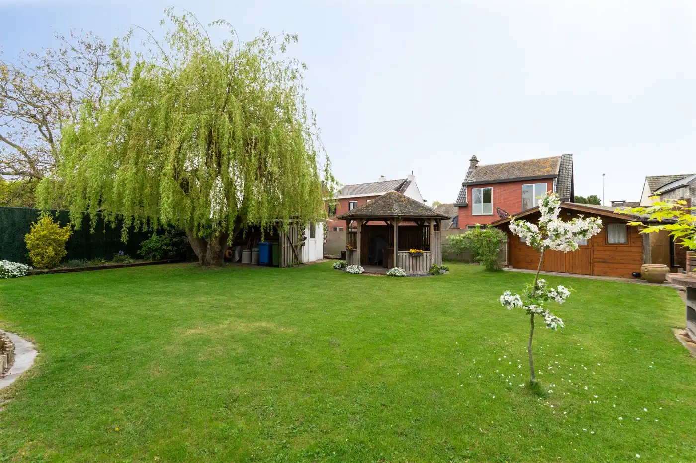 Top gelegen, charmante, vrijstaande woning met 3 slpk. en prachtige zuid-tuin foto 27